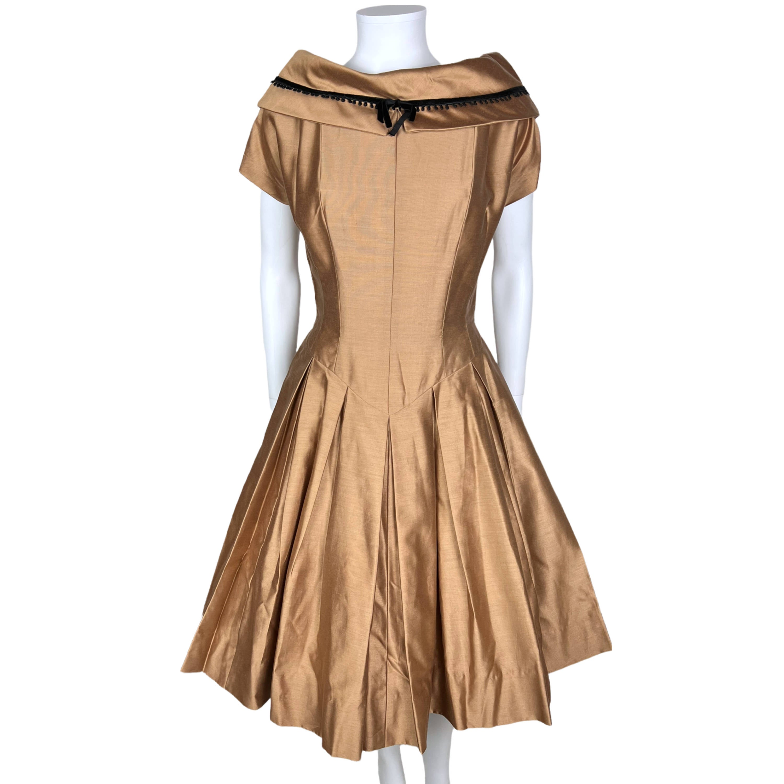 Vintage 1950s Cotton Dress W Bateau Collar & Crinoline Skirt Size M Vintage 1950s Cotton Dress W Bateau Collar & Crinoline Skirt Size M