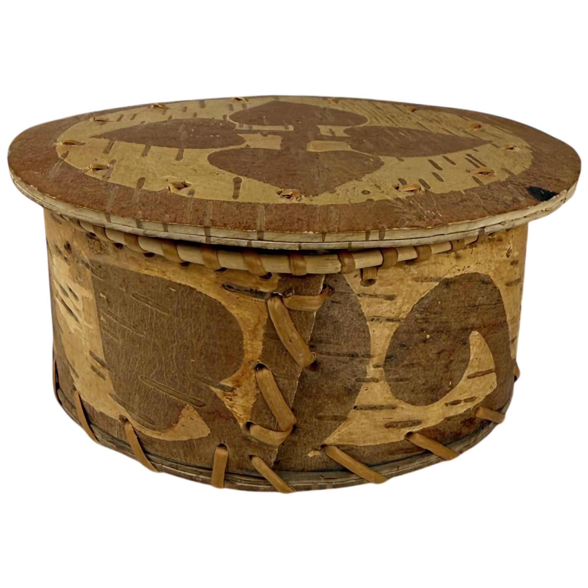 Vintage Attikamekw Birchbark Lidded Box with Cut Bark Motif, Woodland Indigenous Craft