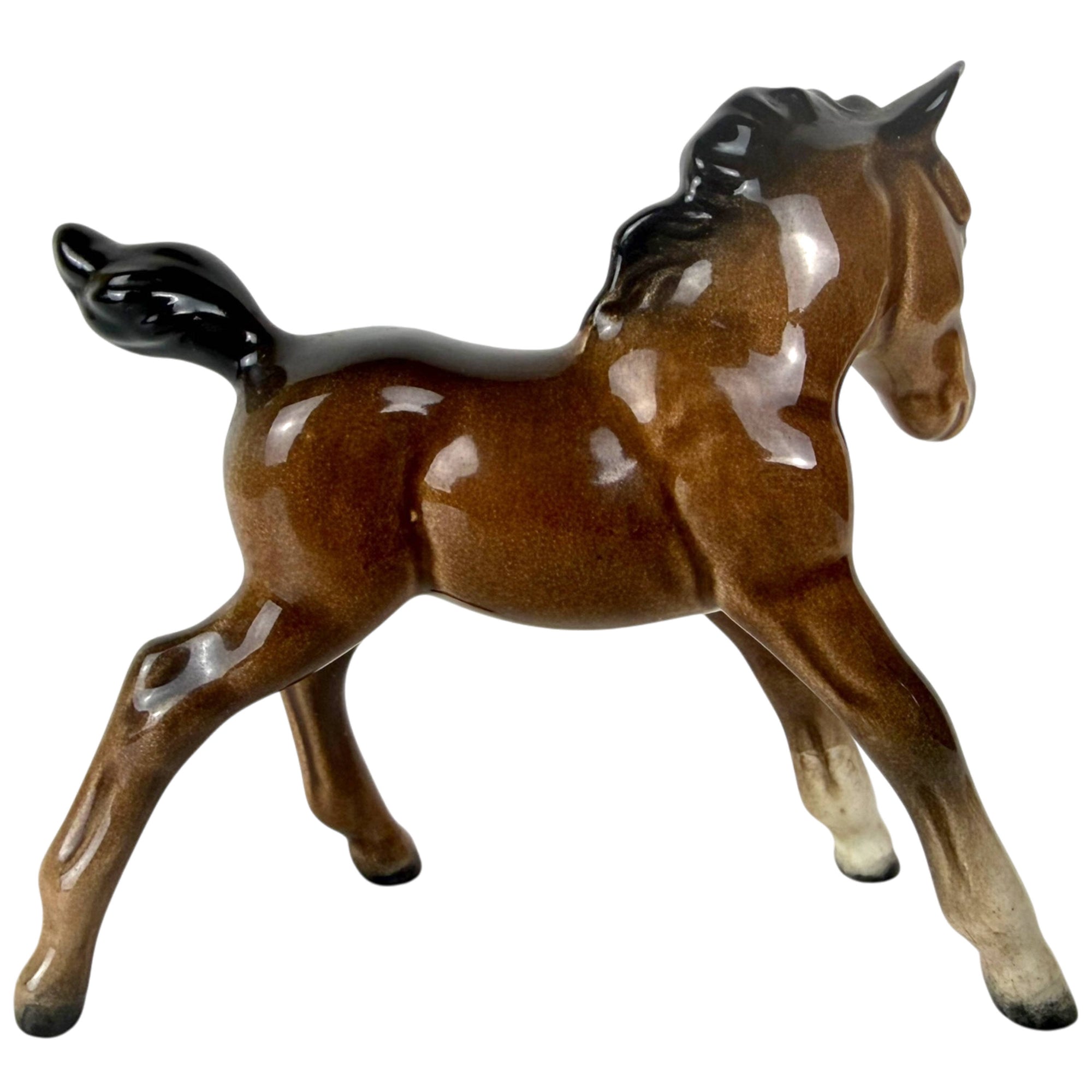 side view of beswick gamboling foal model 996