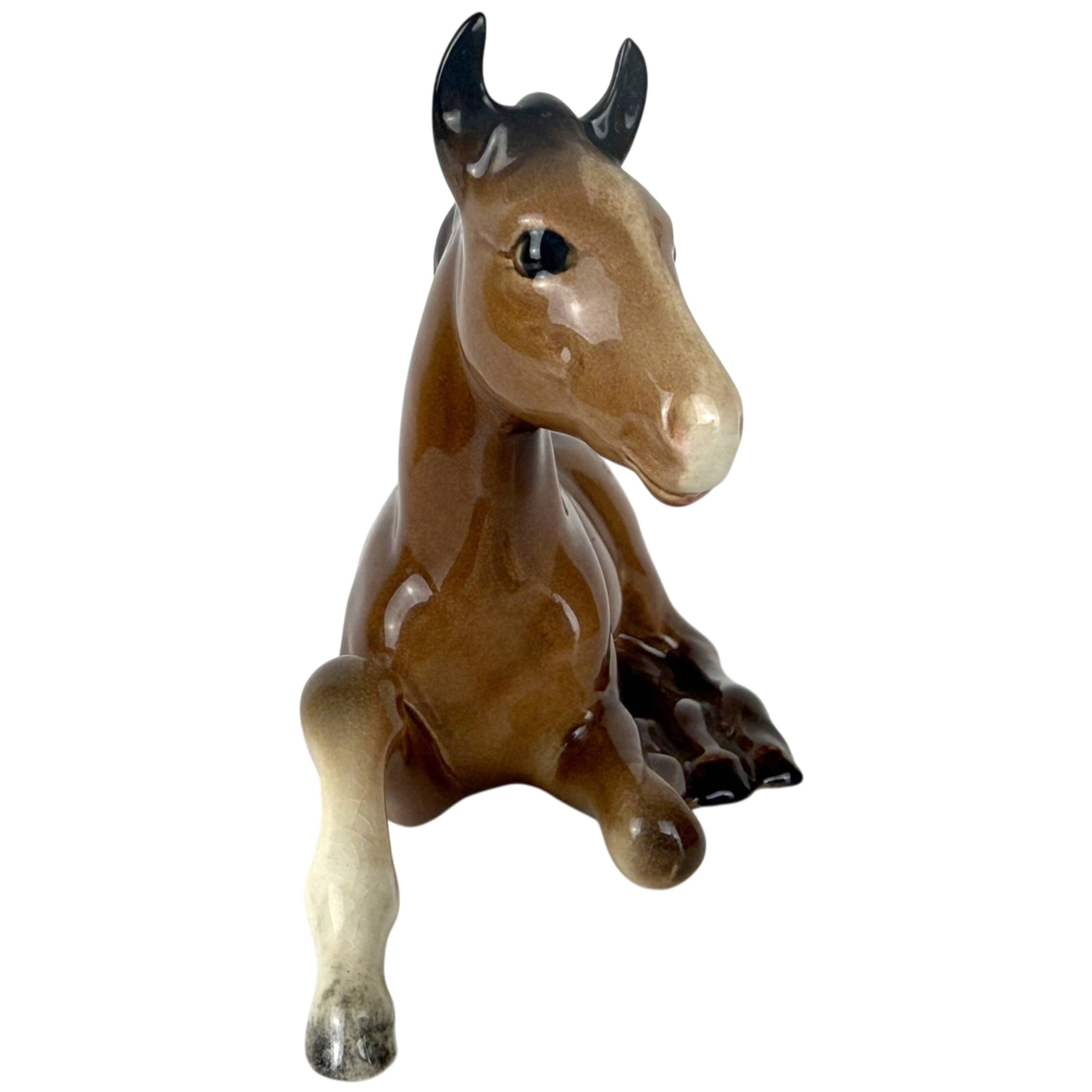 front view of the beswick lying down foal model 915