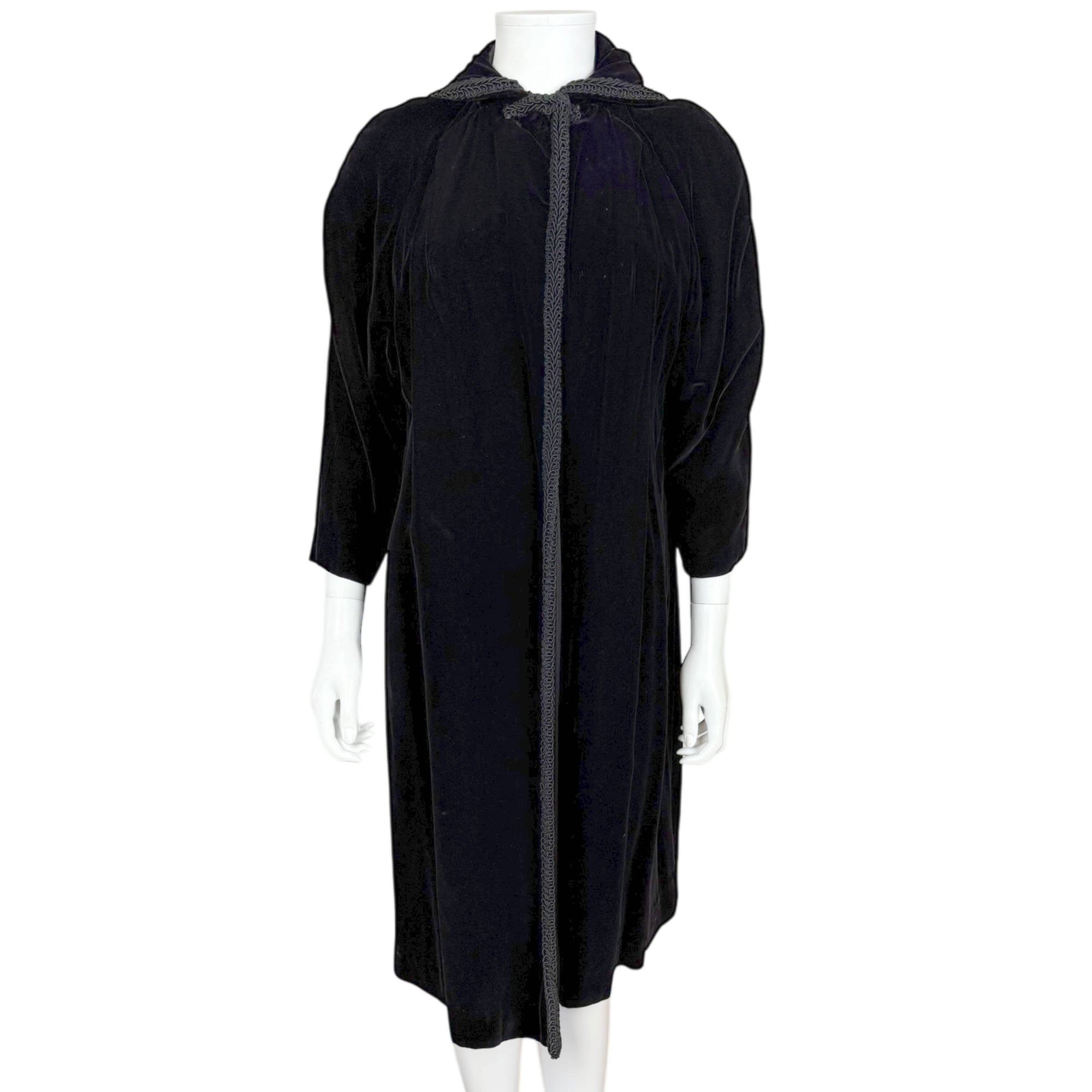 Vintage 1960s Black Velvet Hooded Coat – 3/4 Sleeves Fully Lined Size M
