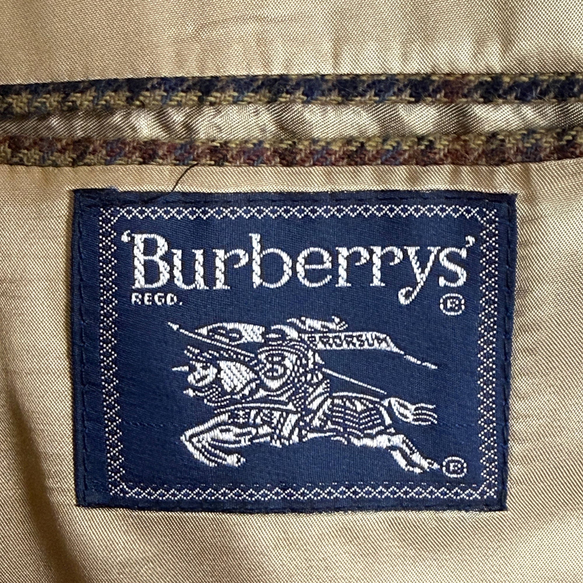 Vintage Burberrys equestrian knight label inside men's sport coat