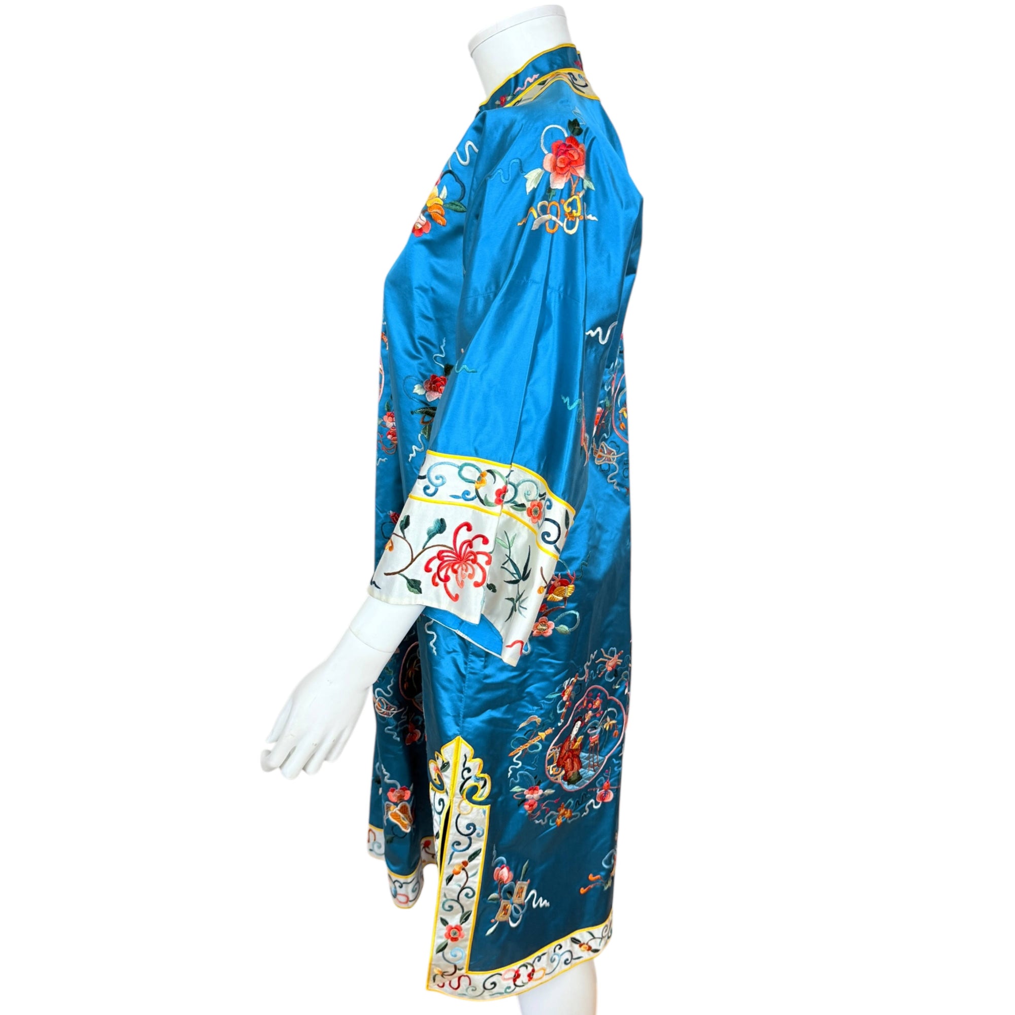 Vintage 1950s Chinese Embroidered Silk Robe Kimono Size M