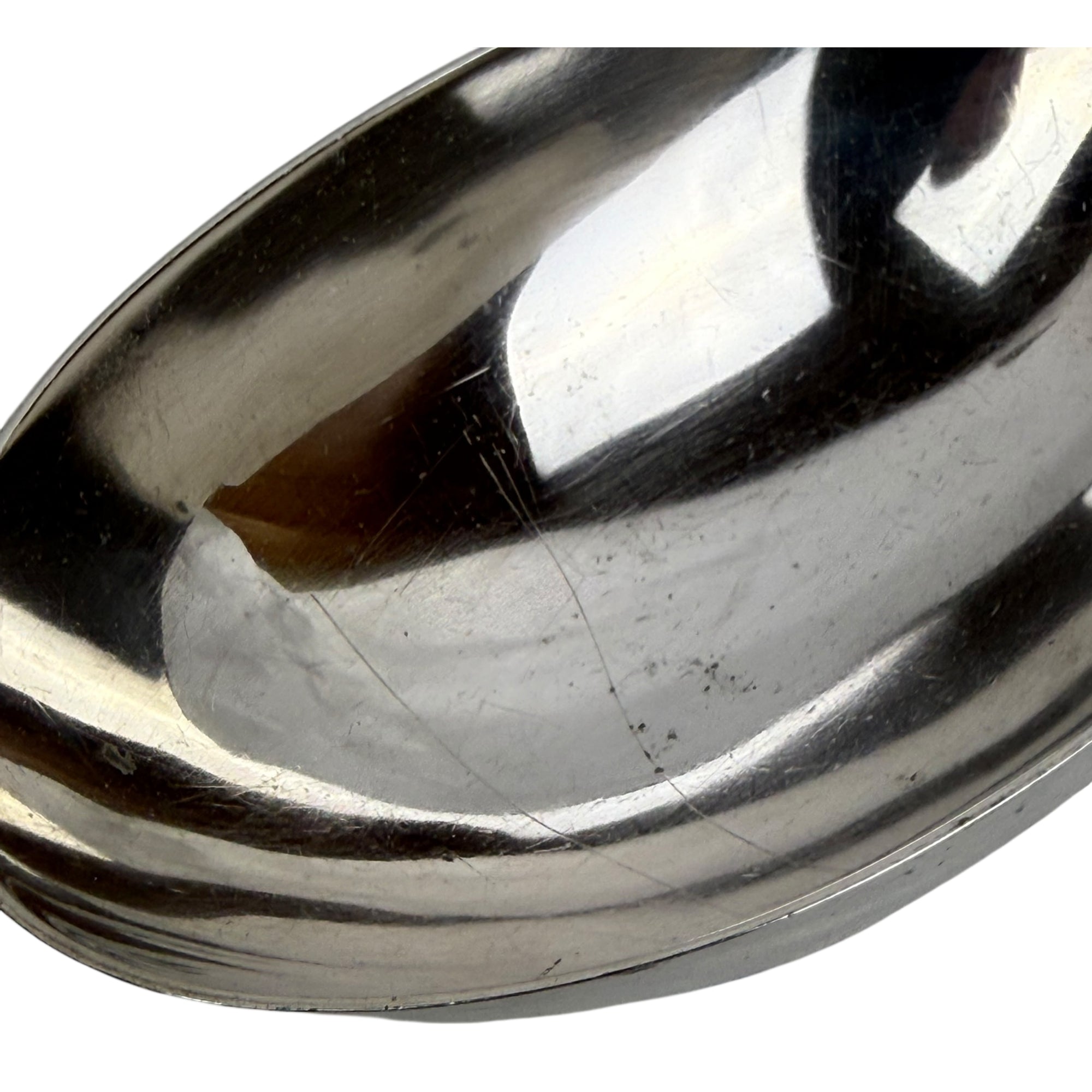 scratches and wear to bowl of gravy boat