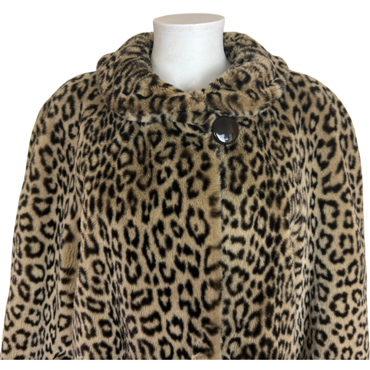 Close-up of soft leopard print faux fur collar in beige, taupe, grey-brown and black
