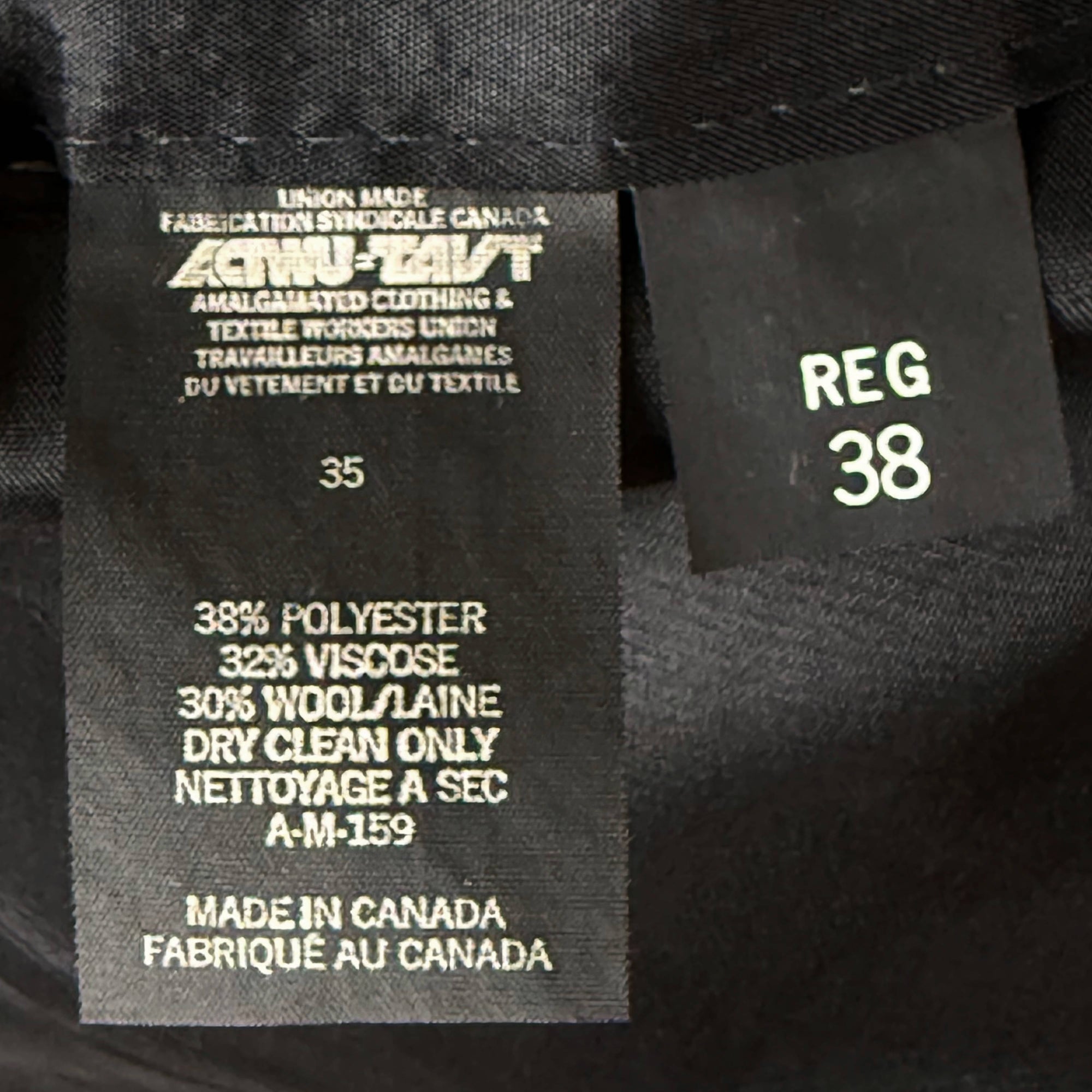Fibre content and ACTWU union label on Canadian-made Déjà-Vu sport coat