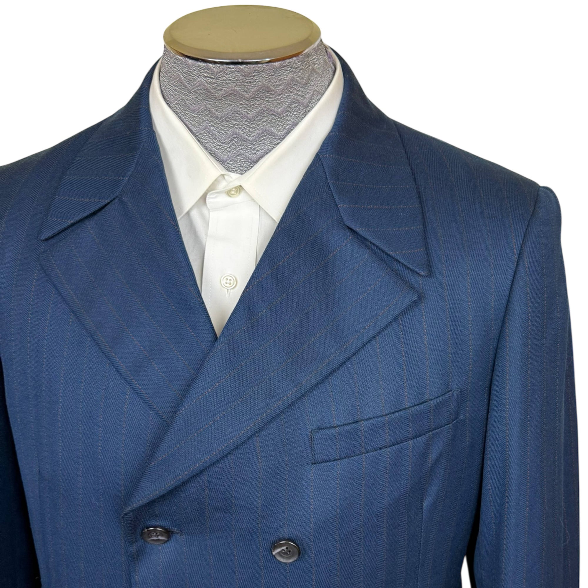 Close up view of lapels of vintage 1960s Mod Suit Jacket 