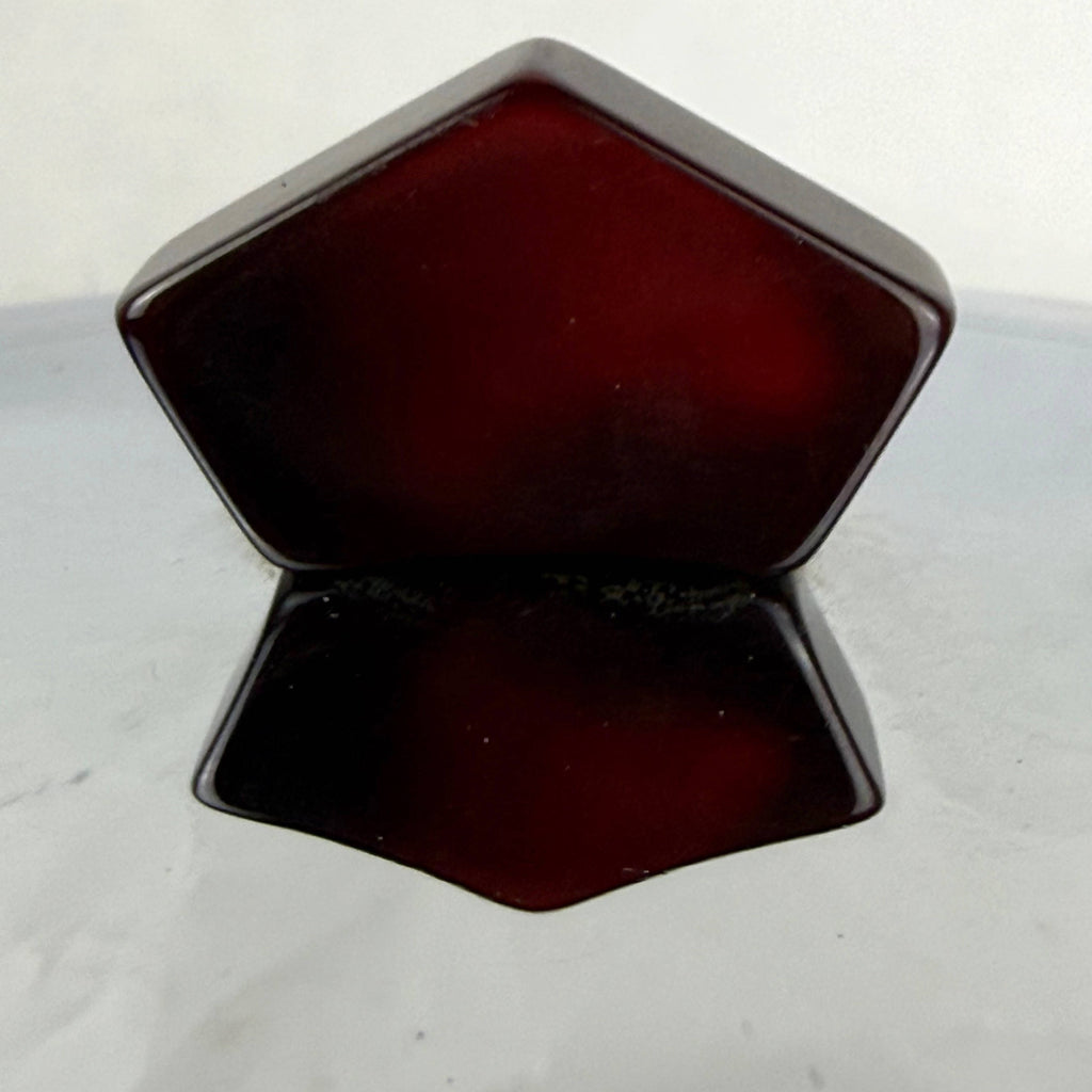 Close-up of red Bakelite lid finial on vintage ice bucket