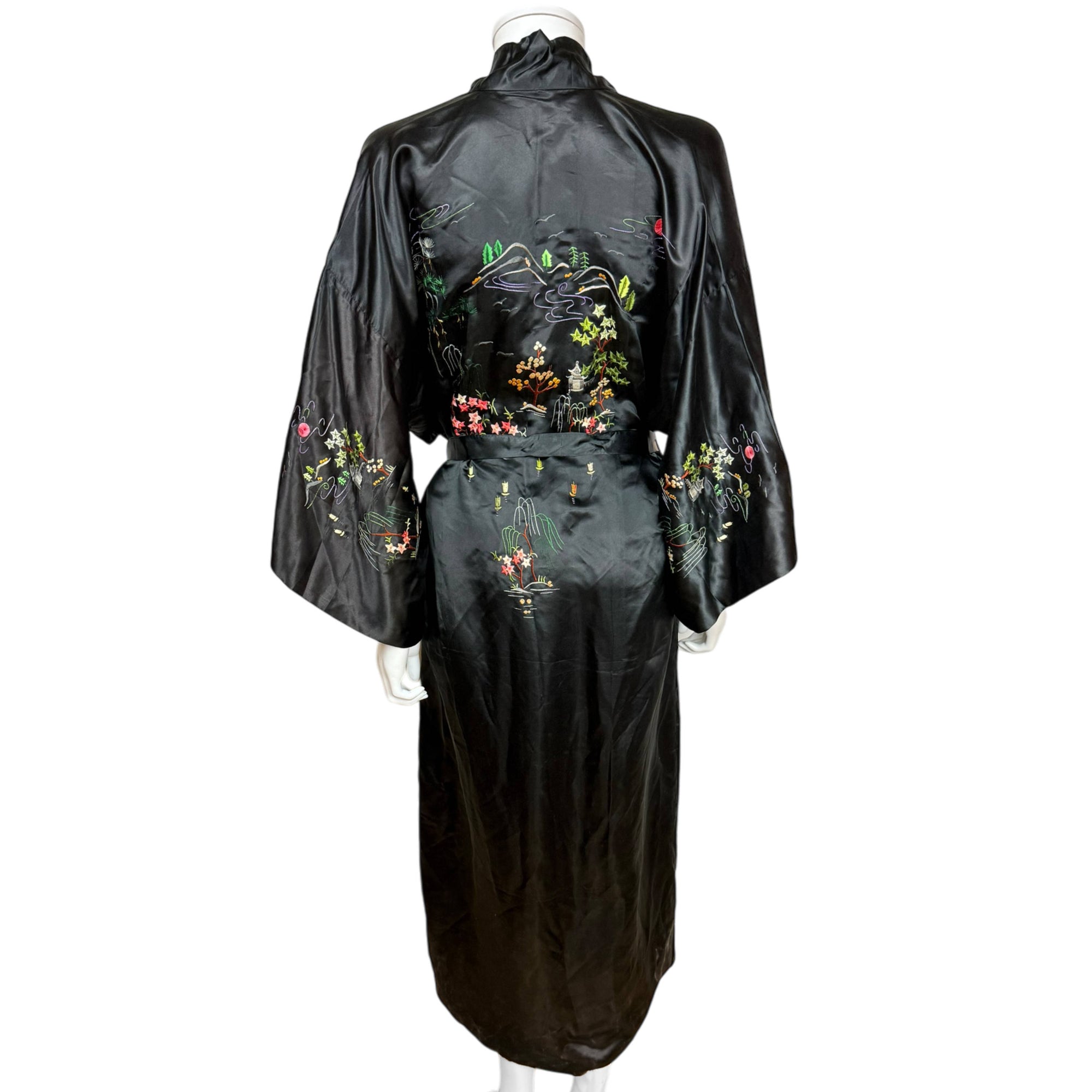 Vintage 1960s Chinese Silk Kimono Embroidered Dressing Gown Vintage 1960s Chinese Silk Kimono Embroidered Dressing Gown
