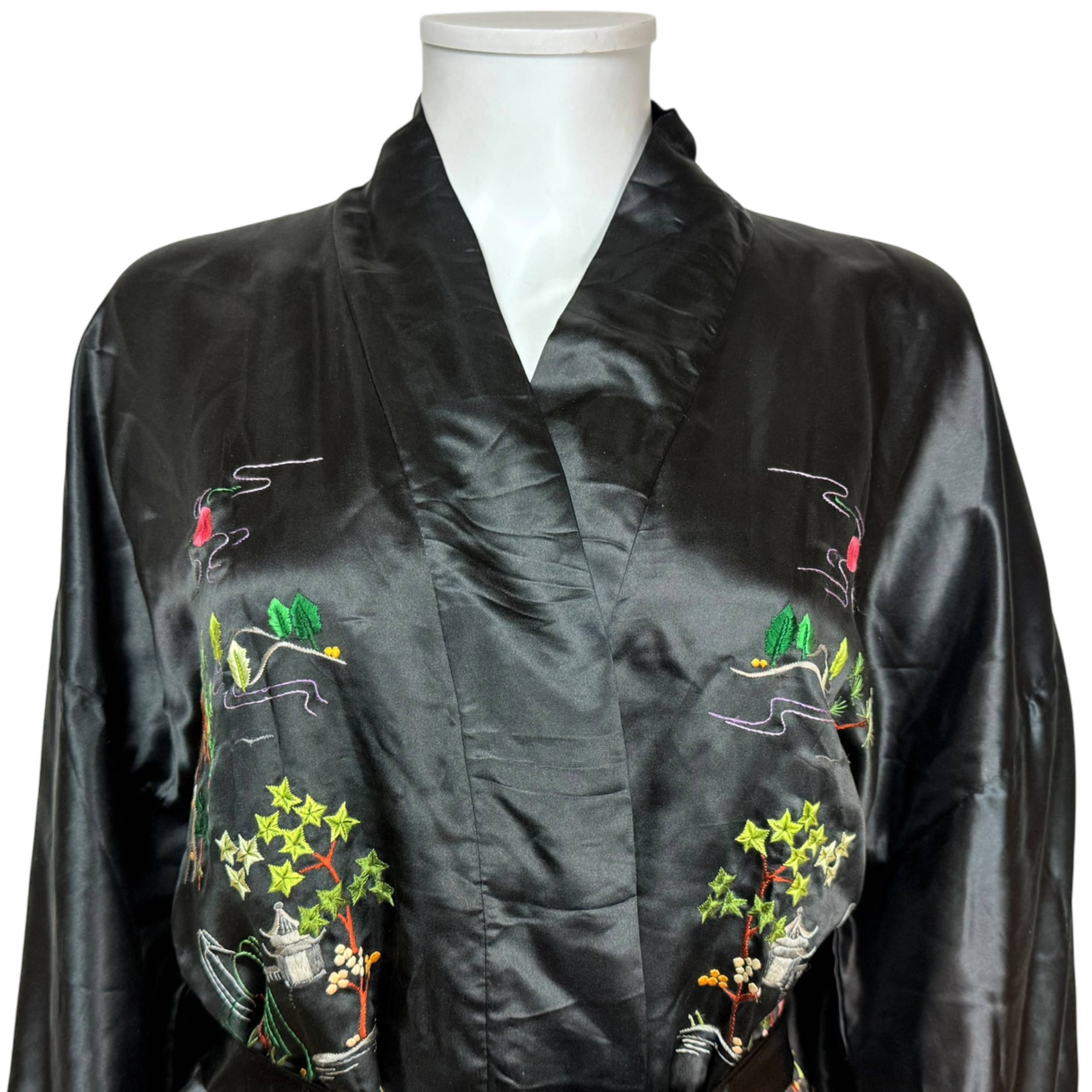 Vintage 1960s Chinese Silk Kimono Embroidered Dressing Gown Vintage 1960s Chinese Silk Kimono Embroidered Dressing Gown