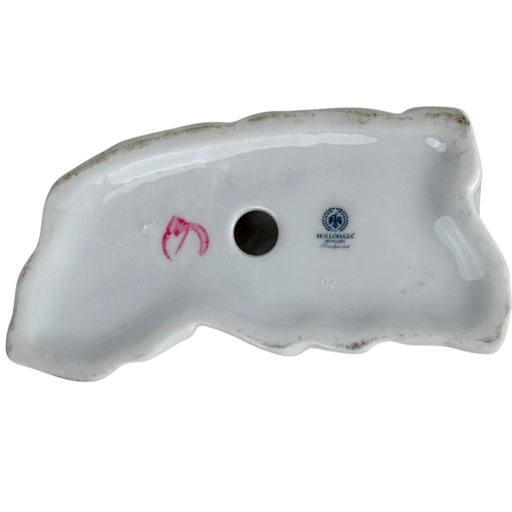 underside of hollohaza wolf figurine