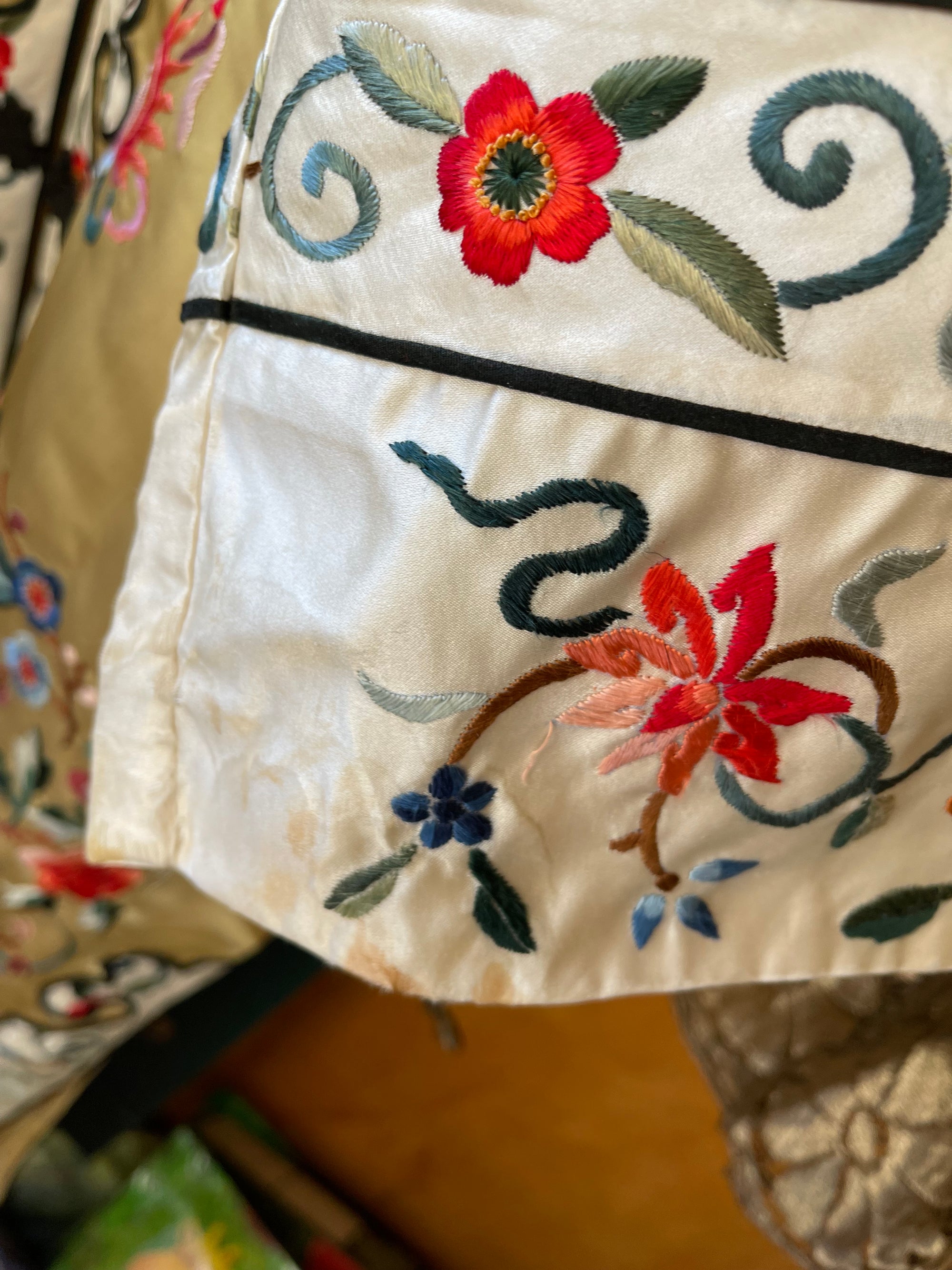 Vintage Chinese Silk Robe Hand Embroidered Floral Motifs - Poppy's Vintage Clothing