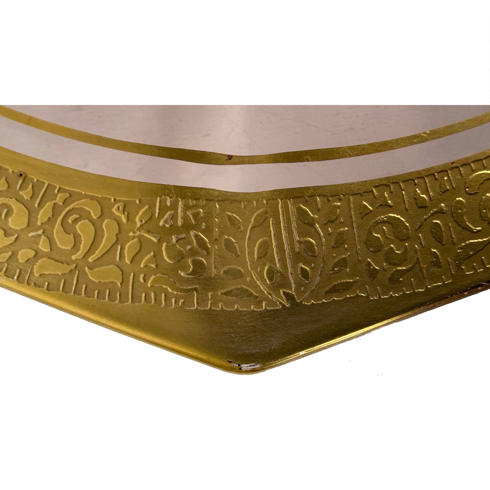 close up of gold rim etch