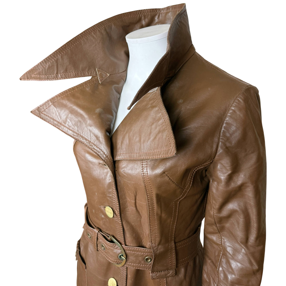 1970s Irving Posluns leather coat wide collar and fitted bodice detail