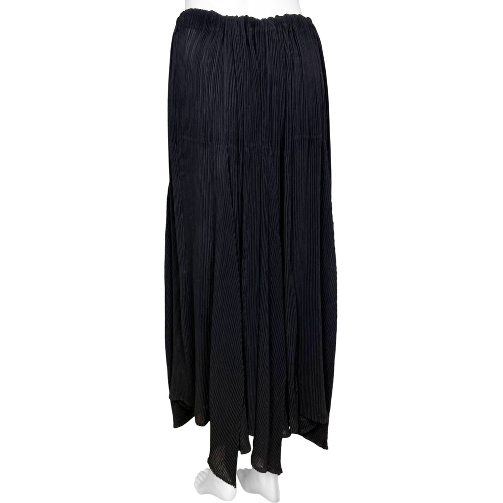 back view of Vintage 1996 Issey Miyake black pleated skirt 
