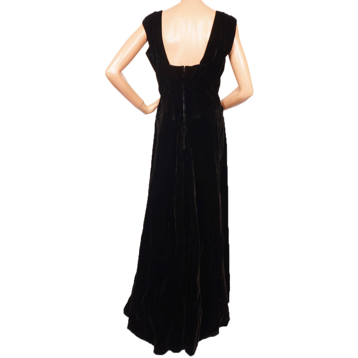 back view of Vintage 1930s Molyneux Black Velvet Evening Gown 