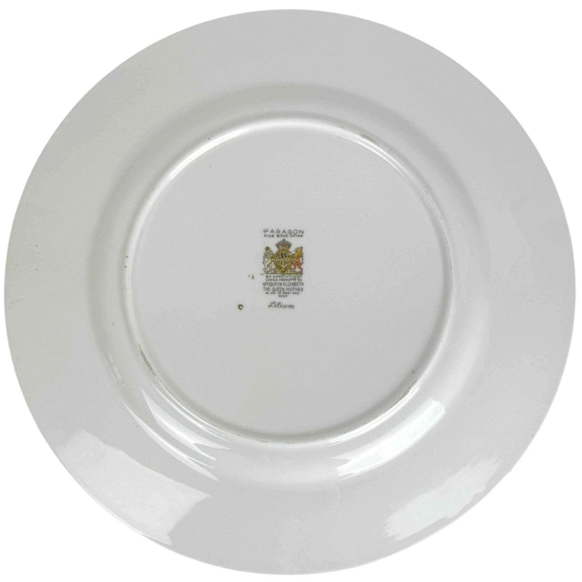 underside of Paragon England Lilium dinner plate