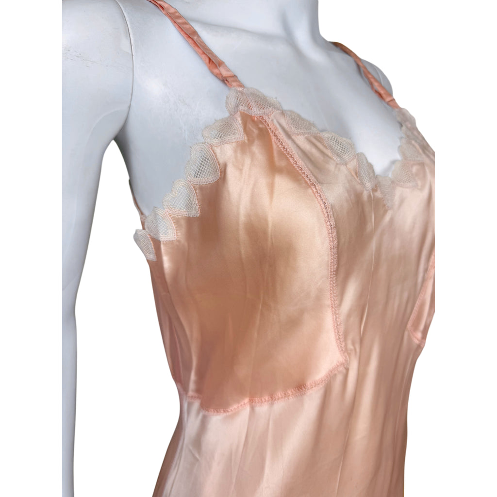 lace trim detail 1940s slip