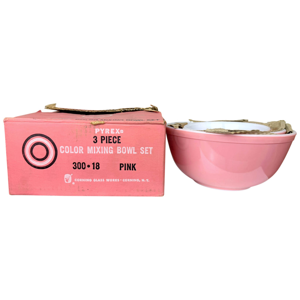 Vintage Pyrex Flamingo Pink 300-18 mixing bowl set in original box