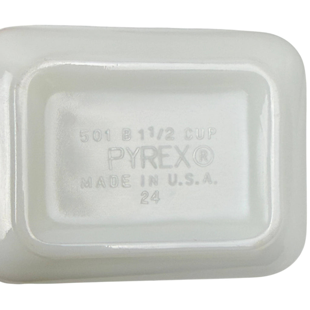 Pyrex Amish Butterprint 501 Refrigerator Dish Bottom