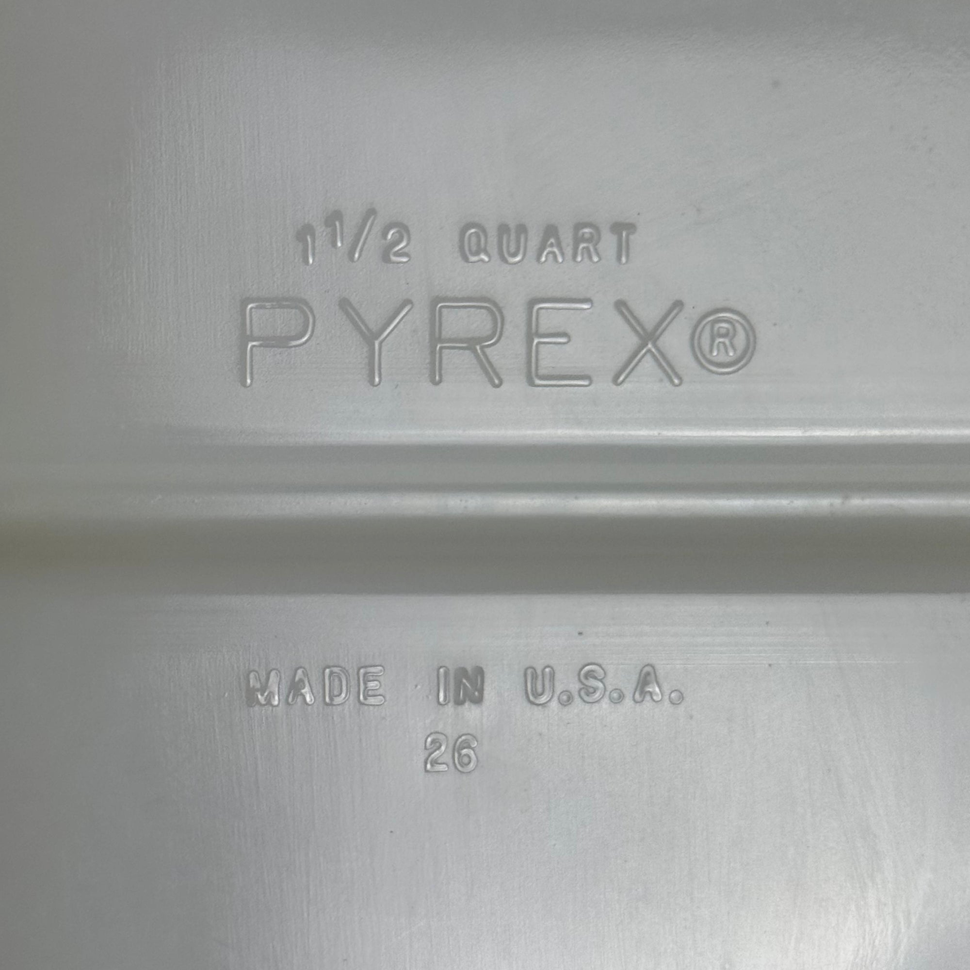 1 1 /2 quart Pyrex Made in U.S.A. marking