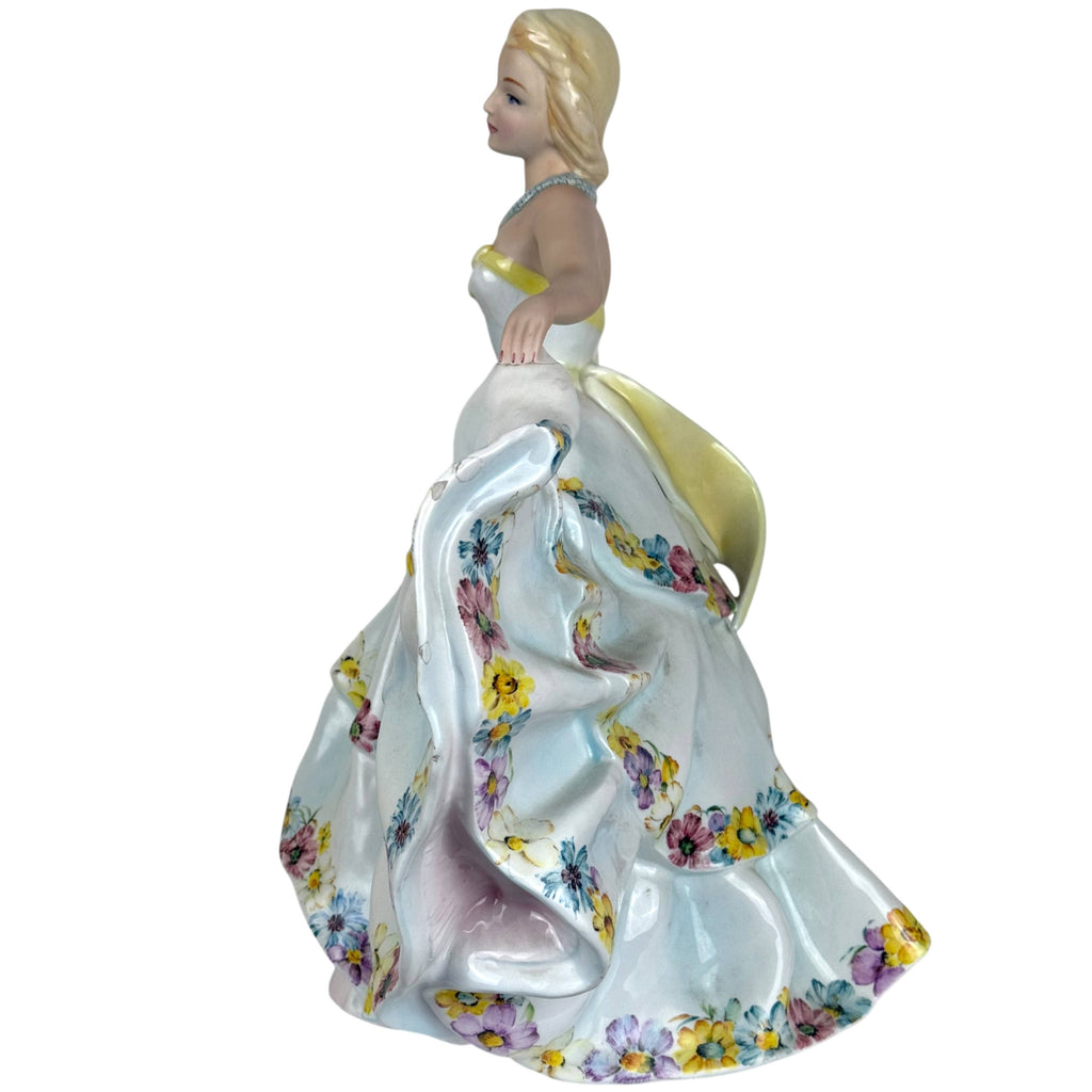 side view of 1950s Ronzan Italian Ceramic Figurine 