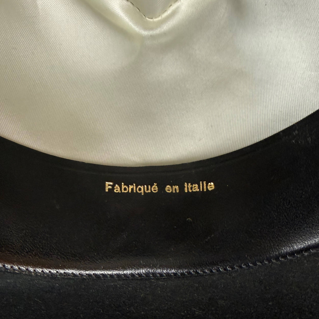 Fabriqué en Italie stamp on sweatband