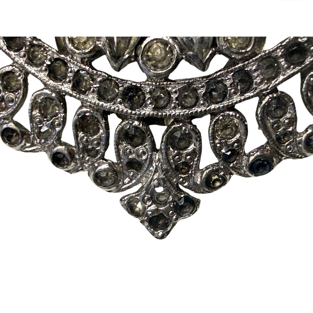 KTF Trifari dress clip rhinestone condition detail
