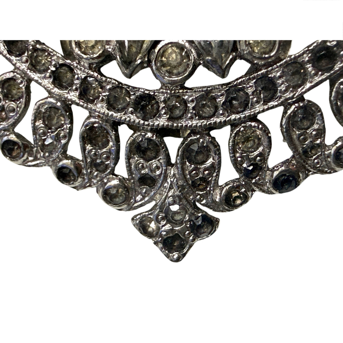 KTF Trifari dress clip rhinestone condition detail