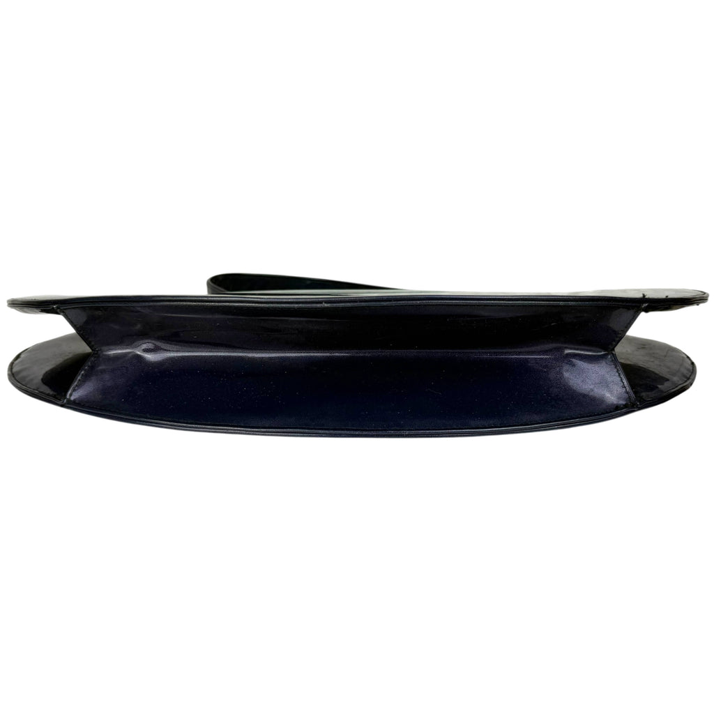 Bottom view of large vintage Tudor Bag showing oval shape and structured construction