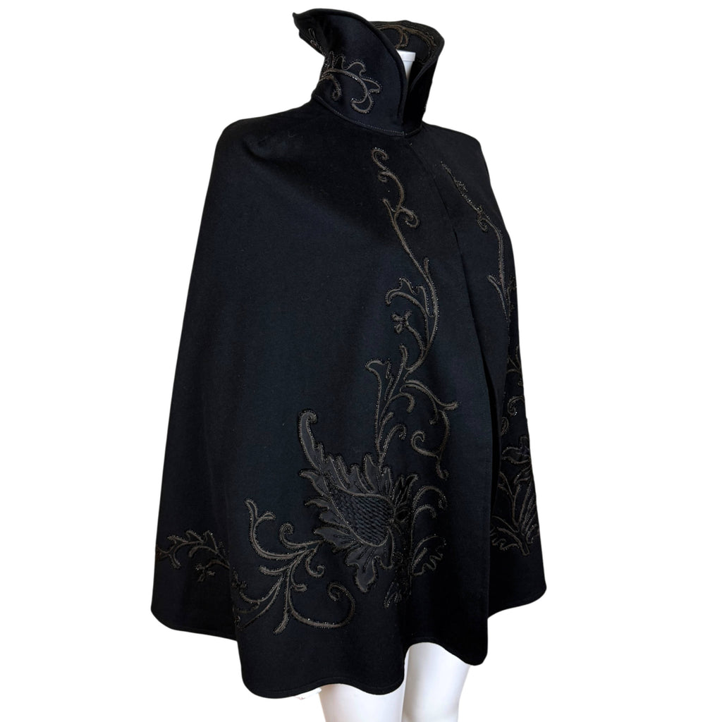 angled view of Victorian cape sold by S Carsley of Montreal circa 1900