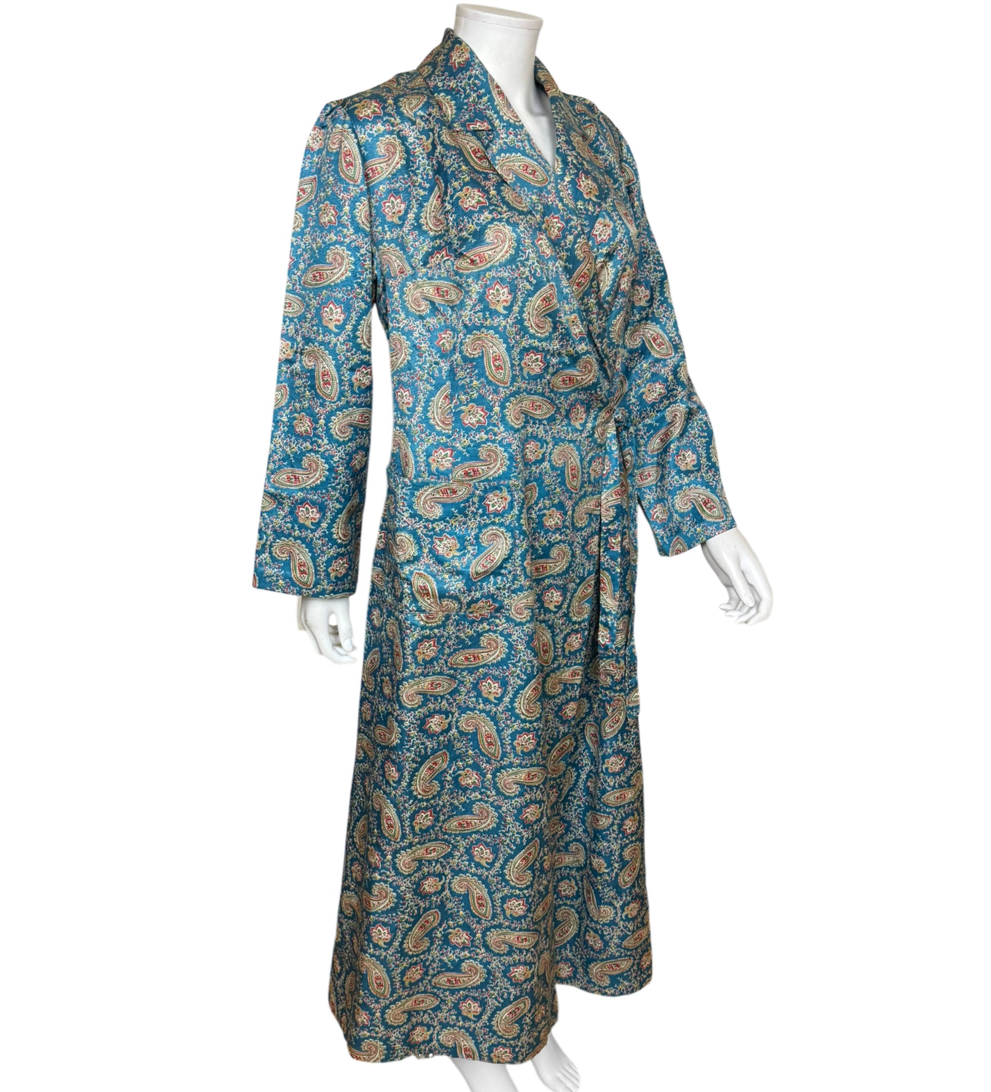 side view of 1950s women's robe