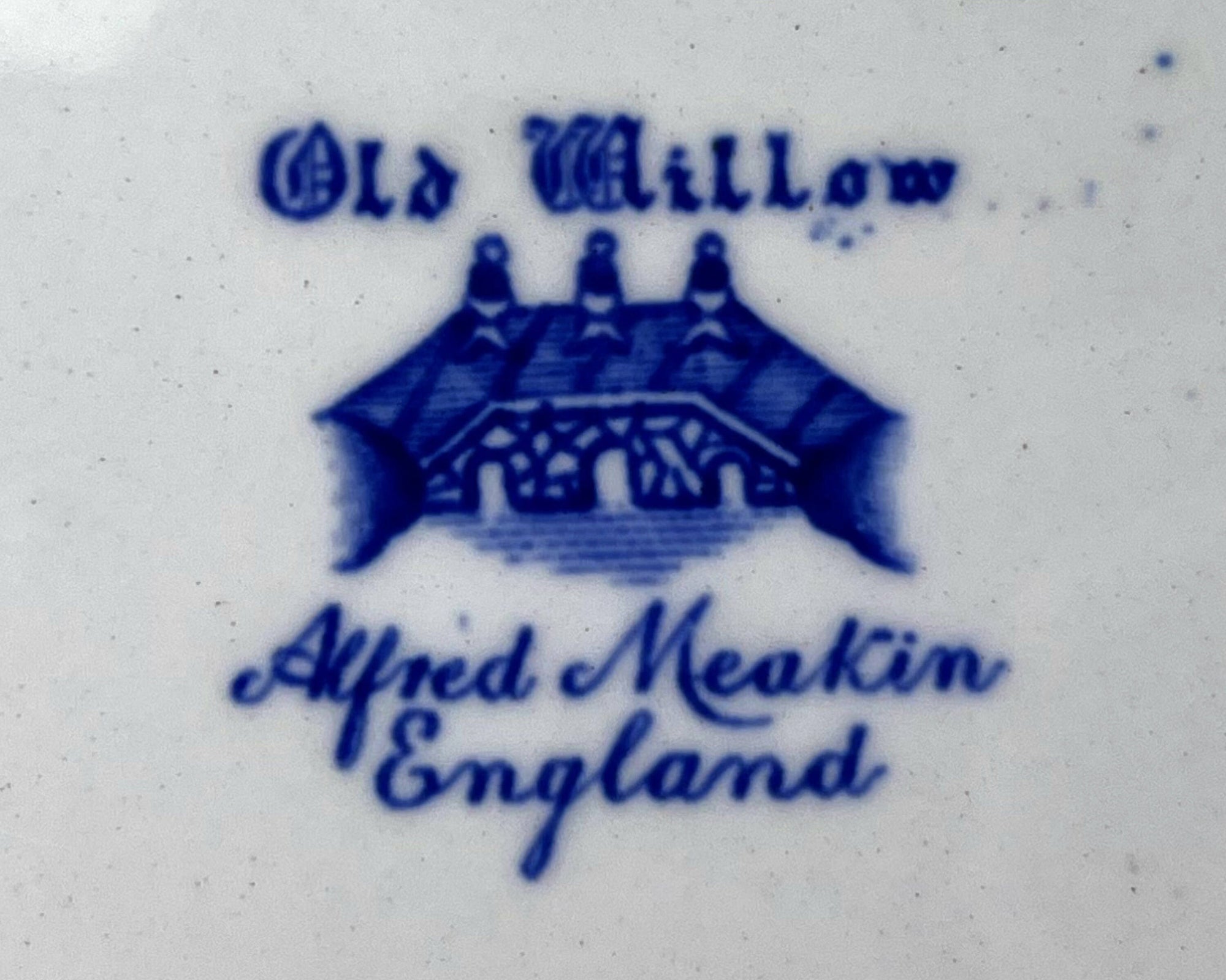 Vintage 1930s Blue Willow Luncheon Plate Alfred Meakin Old Willow 8.75 - Poppy's Vintage Clothing