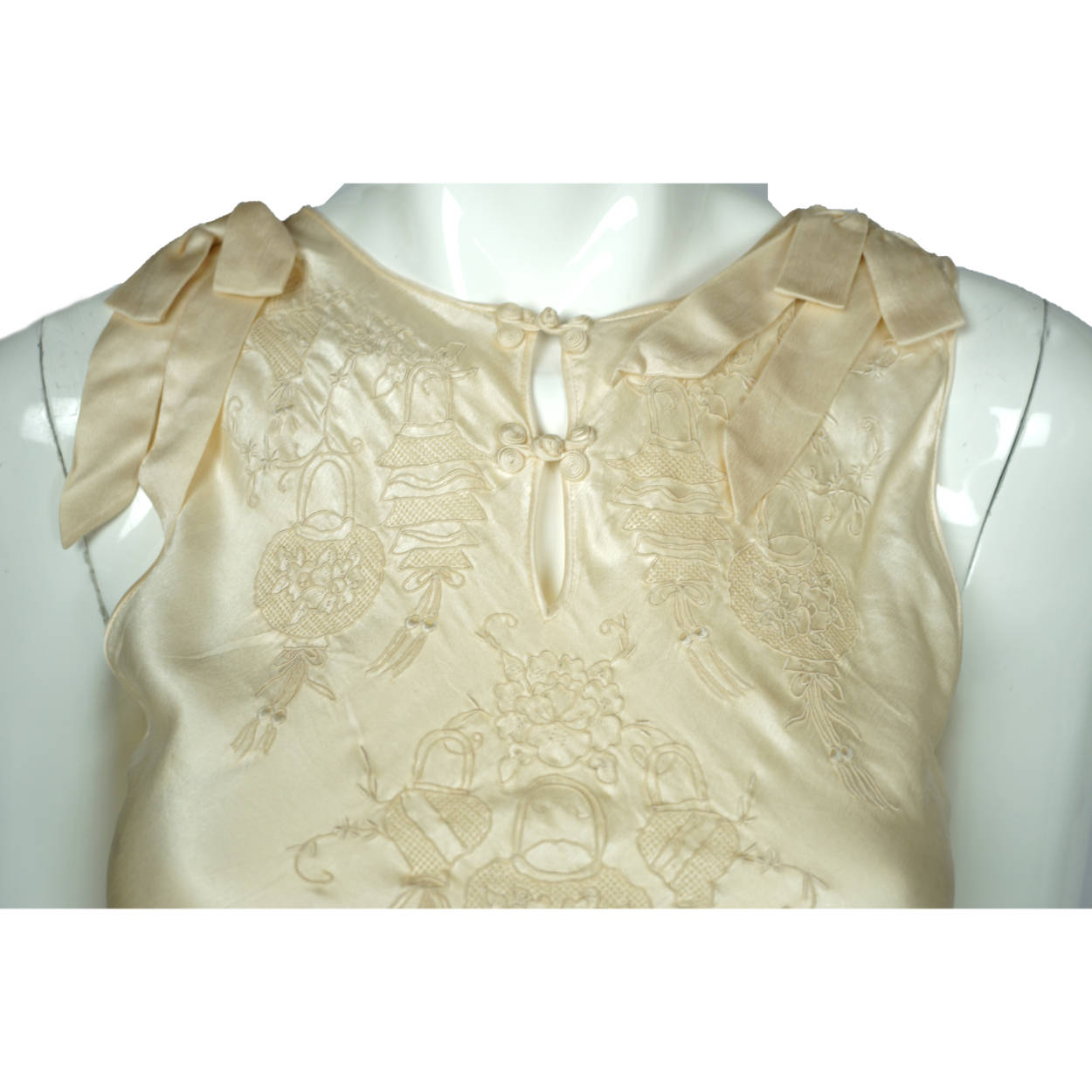 Vintage 1930s Cream Silk Nightie with Chinese Lantern Embroidery Slinky Size S M - Poppy's Vintage Clothing