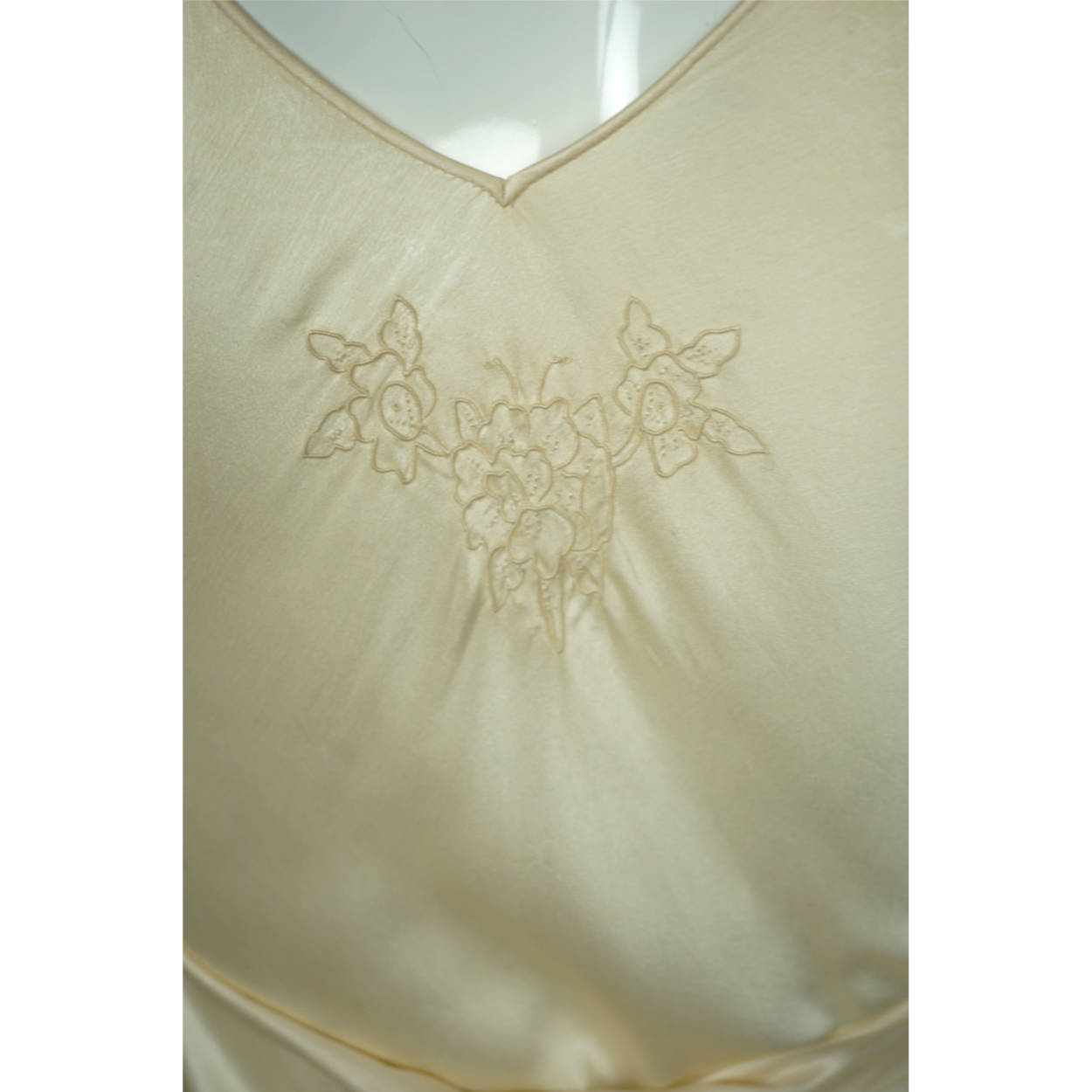 Vintage 1930s Cream Silk Nightie with Chinese Lantern Embroidery Slinky Size S M - Poppy's Vintage Clothing