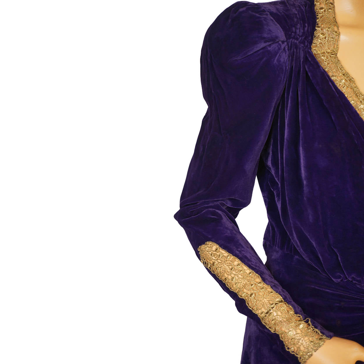Vintage 1930s Purple Velvet Robe Lounging Dressing Gown Ladies Size Me Poppy's Vintage Clothing Vintage 1930s Purple Velvet Robe Lounging Dressing Gown Ladies Size Me Poppy's Vintage Clothing