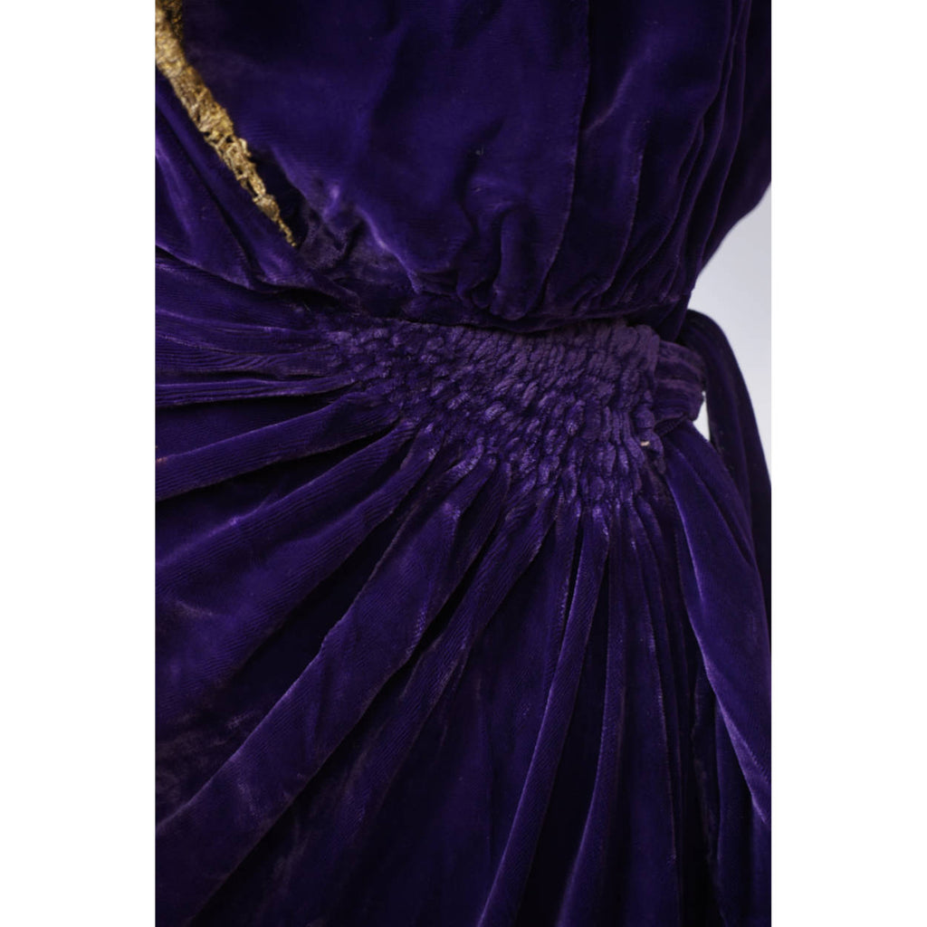 Vintage 1930s Purple Velvet Robe Lounging Dressing Gown Ladies Size Me Poppy's Vintage Clothing Vintage 1930s Purple Velvet Robe Lounging Dressing Gown Ladies Size Me Poppy's Vintage Clothing