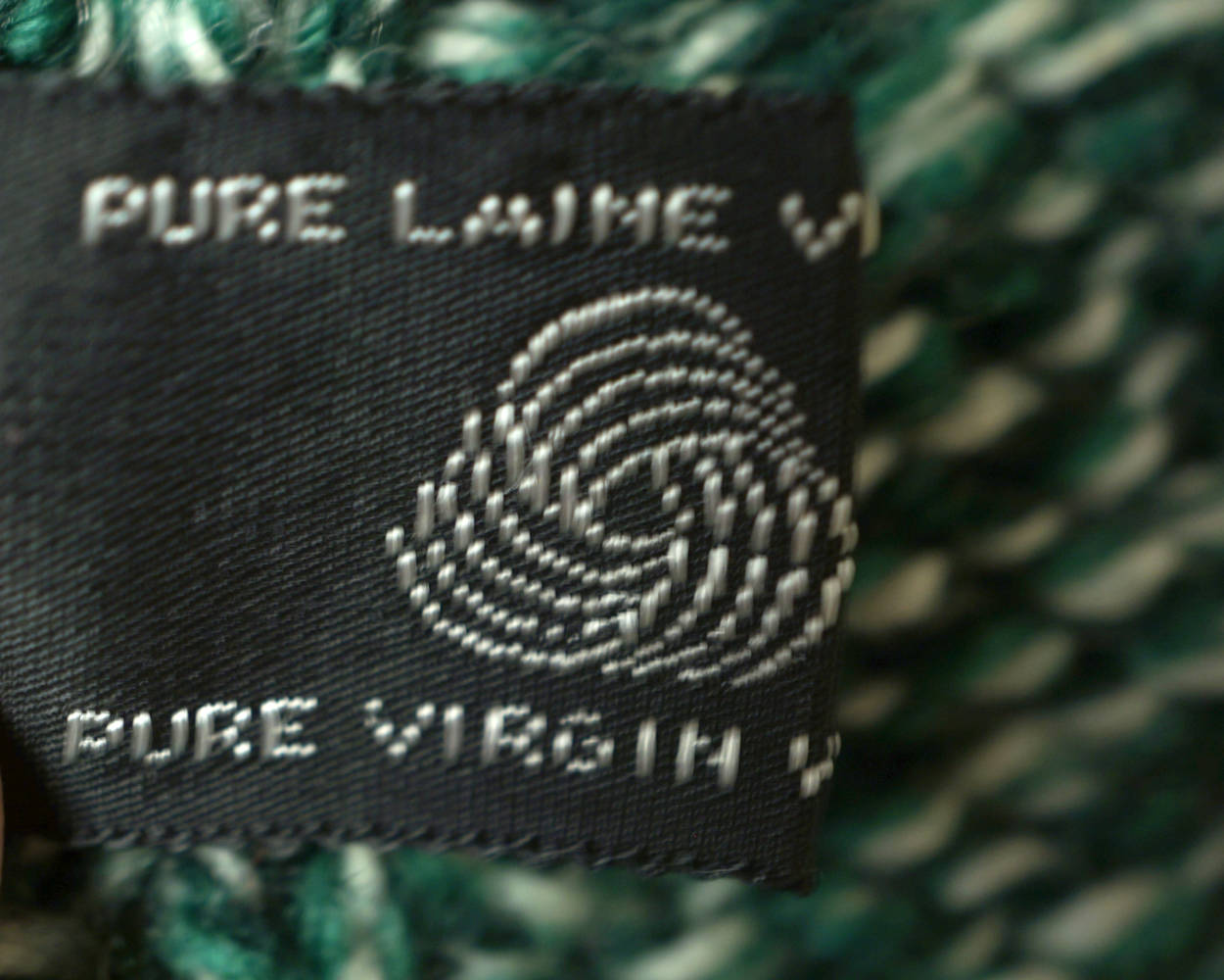 Vintage 1970s Mens Sweater Handcrafted by Canadian Eskimos Inuit Green Wool Sz M - Poppy's Vintage Clothing