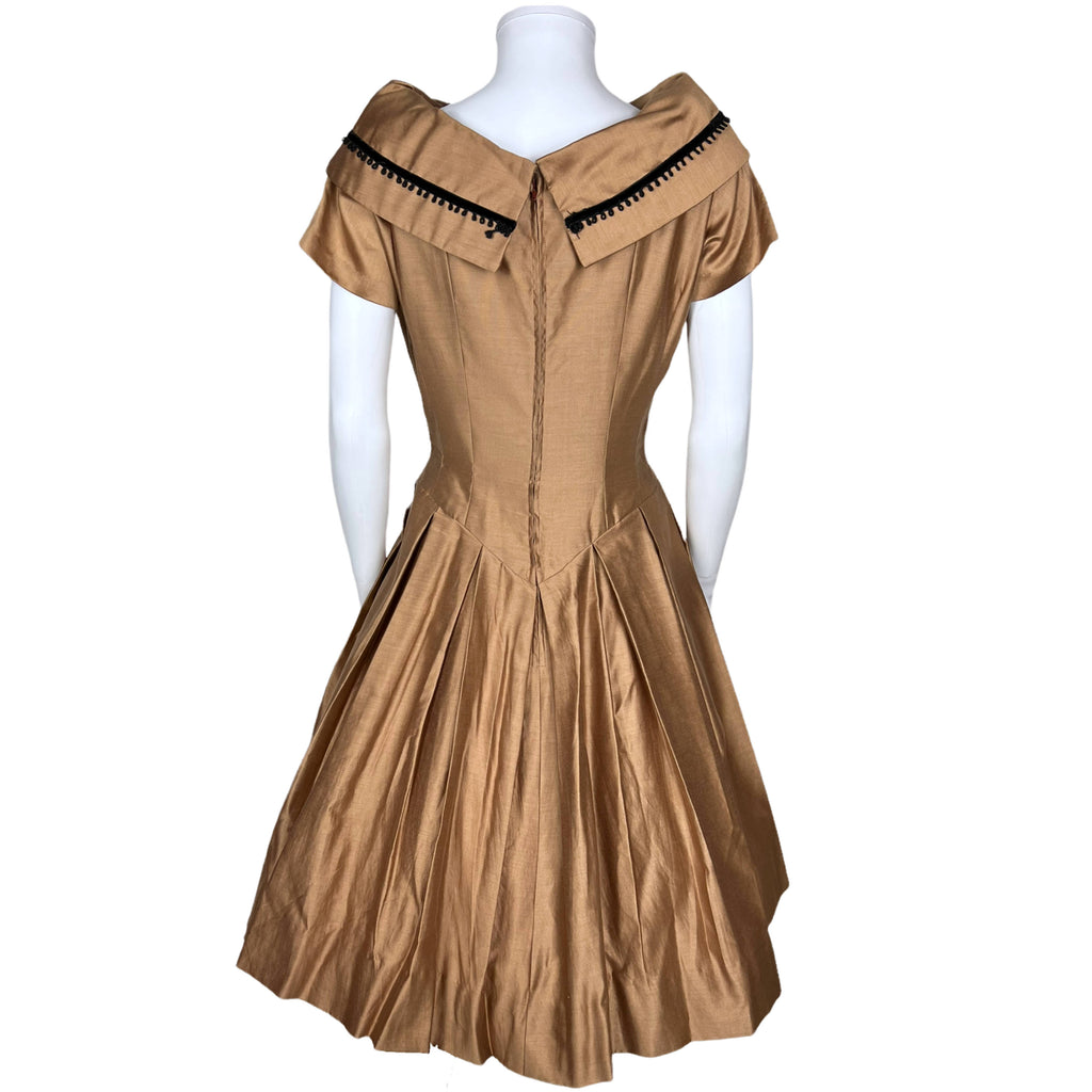 Vintage 1950s Dress Cotton w Bateau Neckline Collar Size M