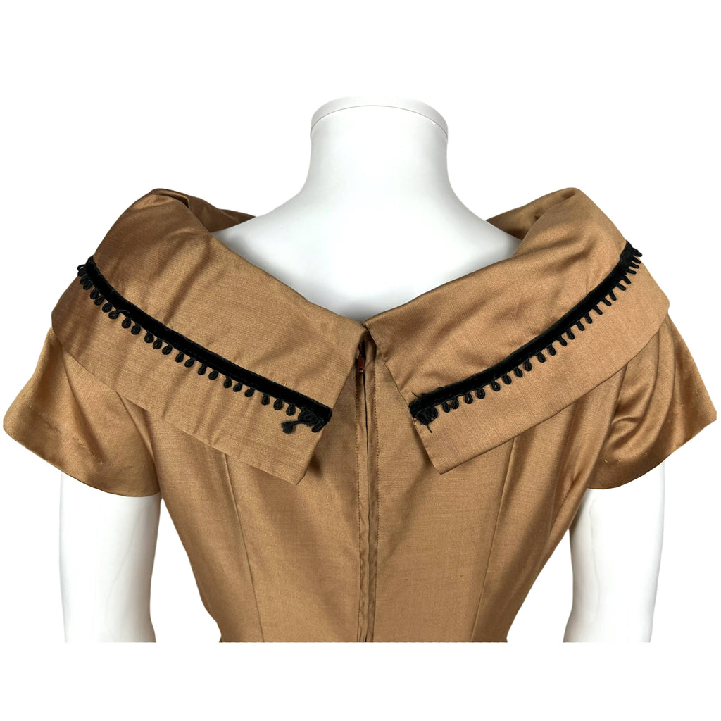 Vintage 1950s Dress Cotton w Bateau Neckline Collar Size M