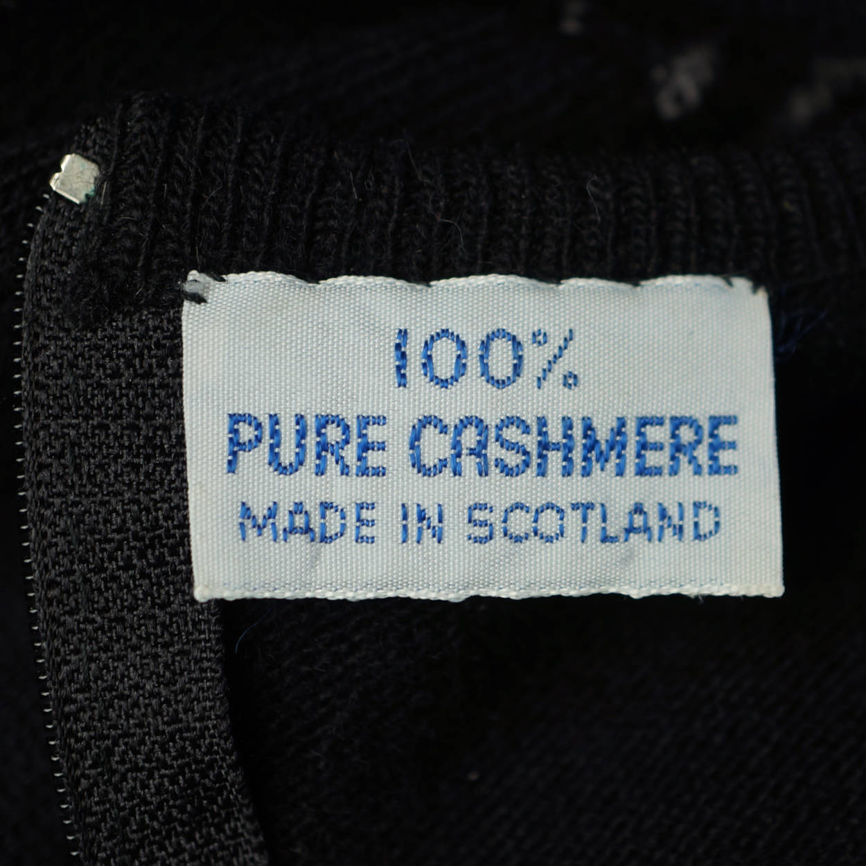 Vintage Ballantyne Scottish Cashmere Pullover Sweater Linear Pattern w Flowers L - Poppy's Vintage Clothing