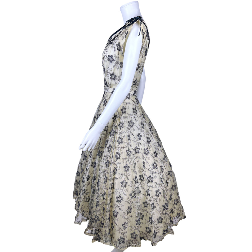 Vintage 1950s Tulle Dress w Embroidered Netting Size M