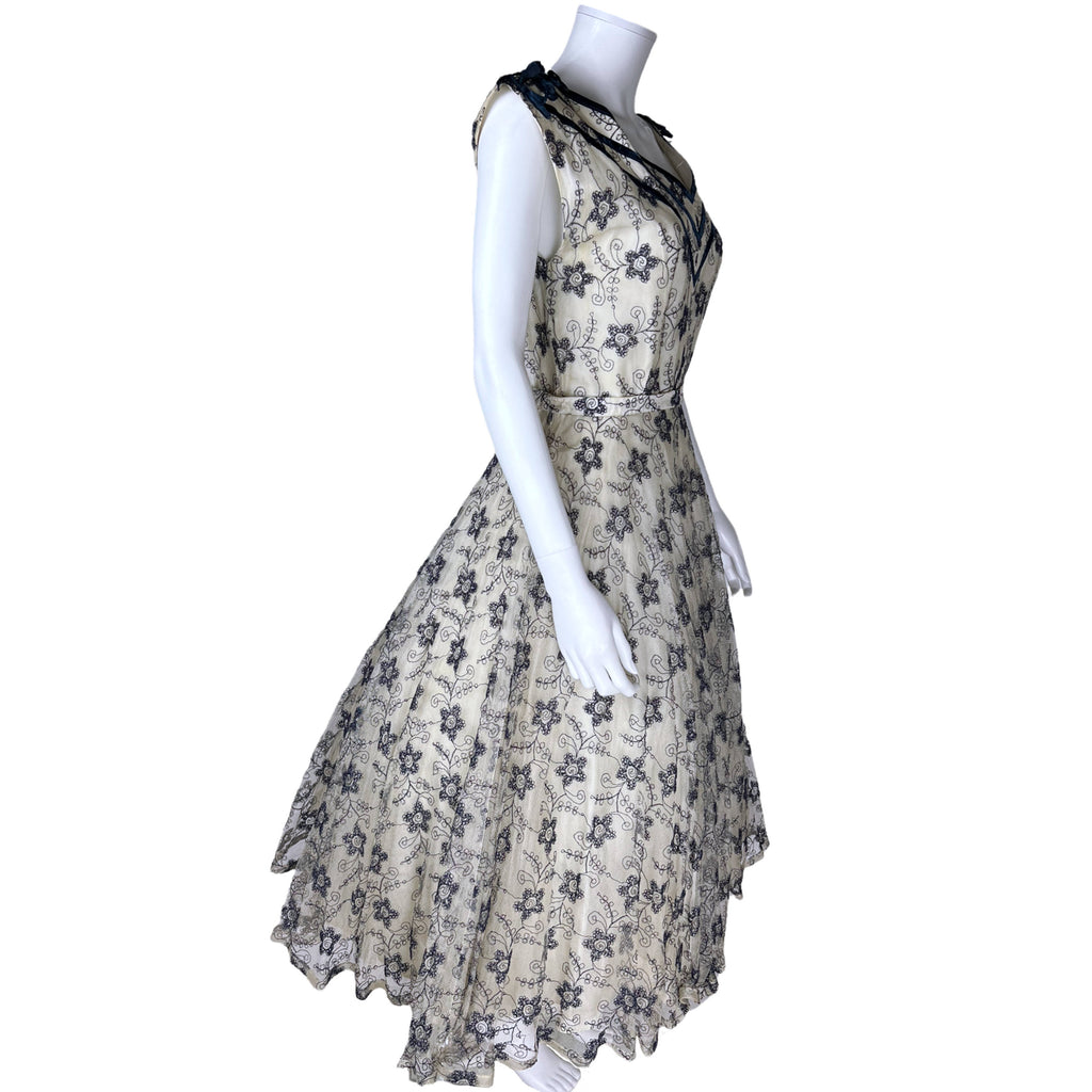 Vintage 1950s Tulle Dress w Embroidered Netting Size M