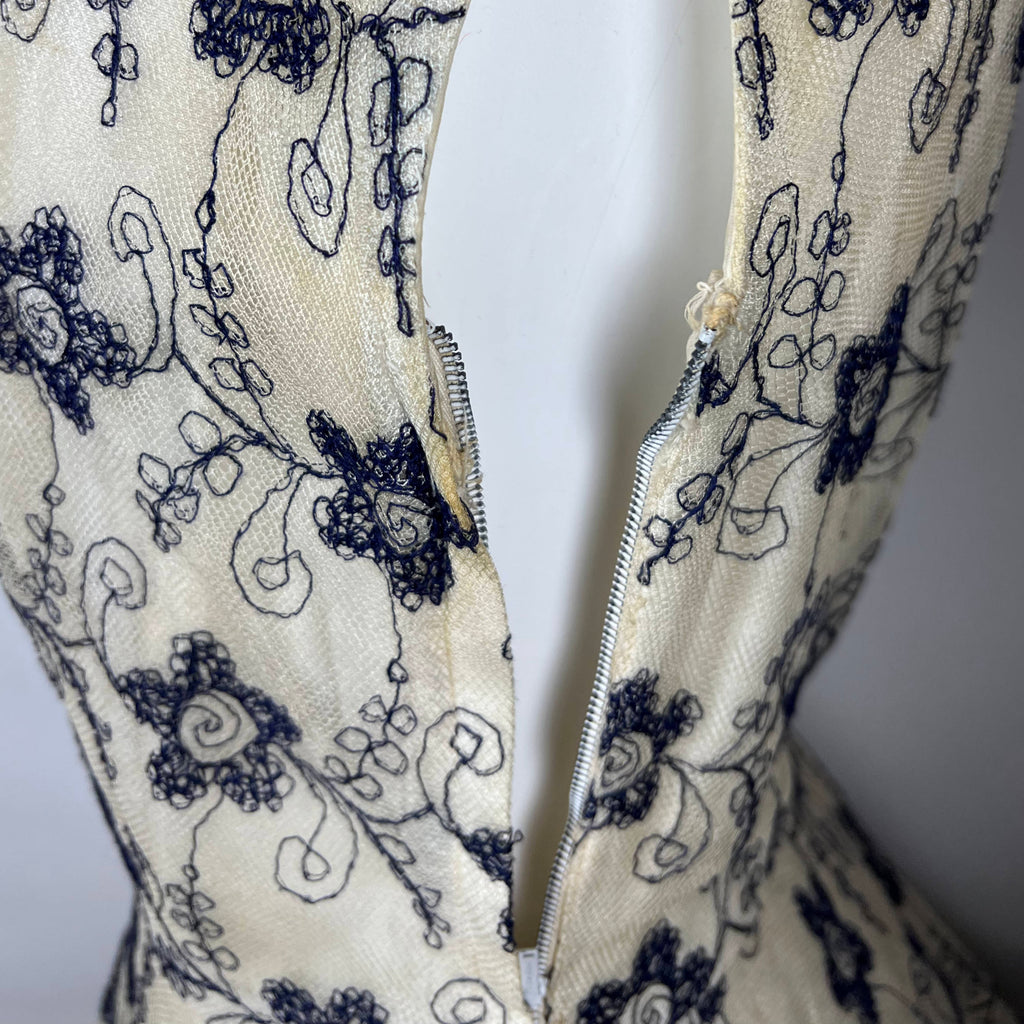Vintage 1950s Tulle Dress w Embroidered Netting Size M