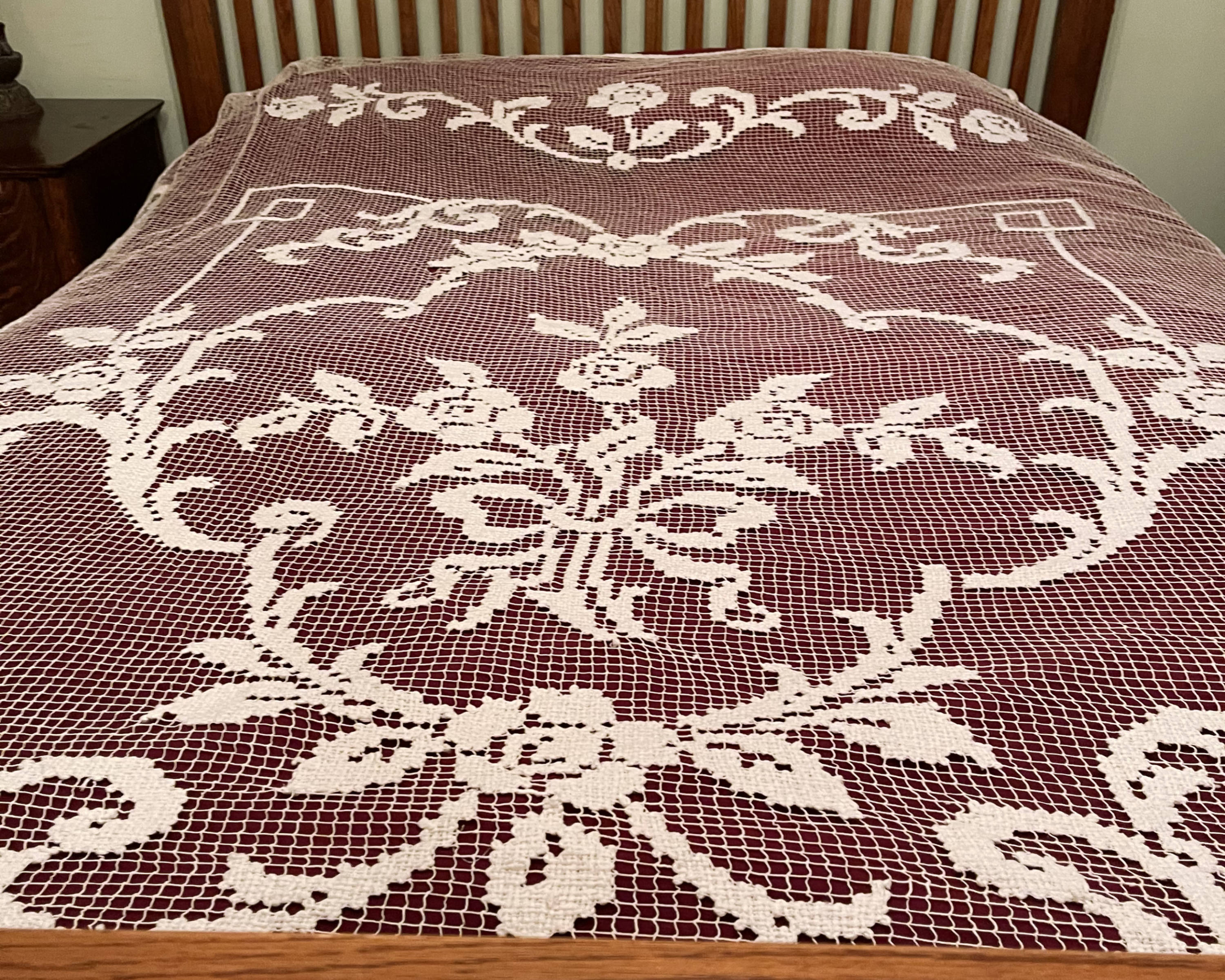 Antique Handmade Lace Bedspread Fishermans Net Filet Lacis