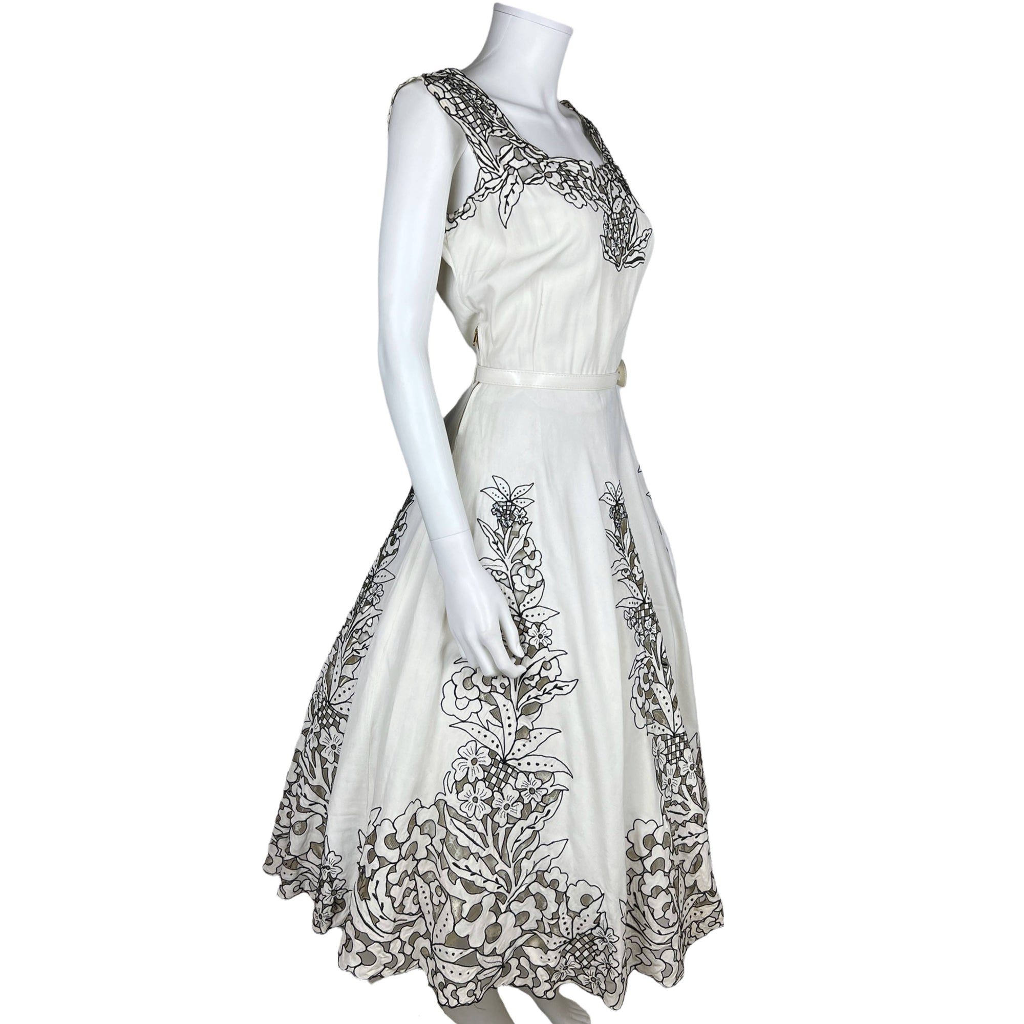 Vintage 1950s Dress White with Black Outlined Cutwork Size M