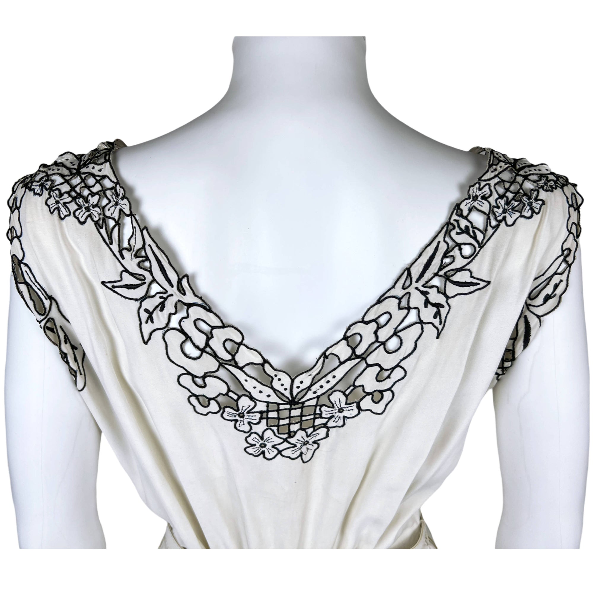 Vintage 1950s Dress White with Black Outlined Cutwork Size M