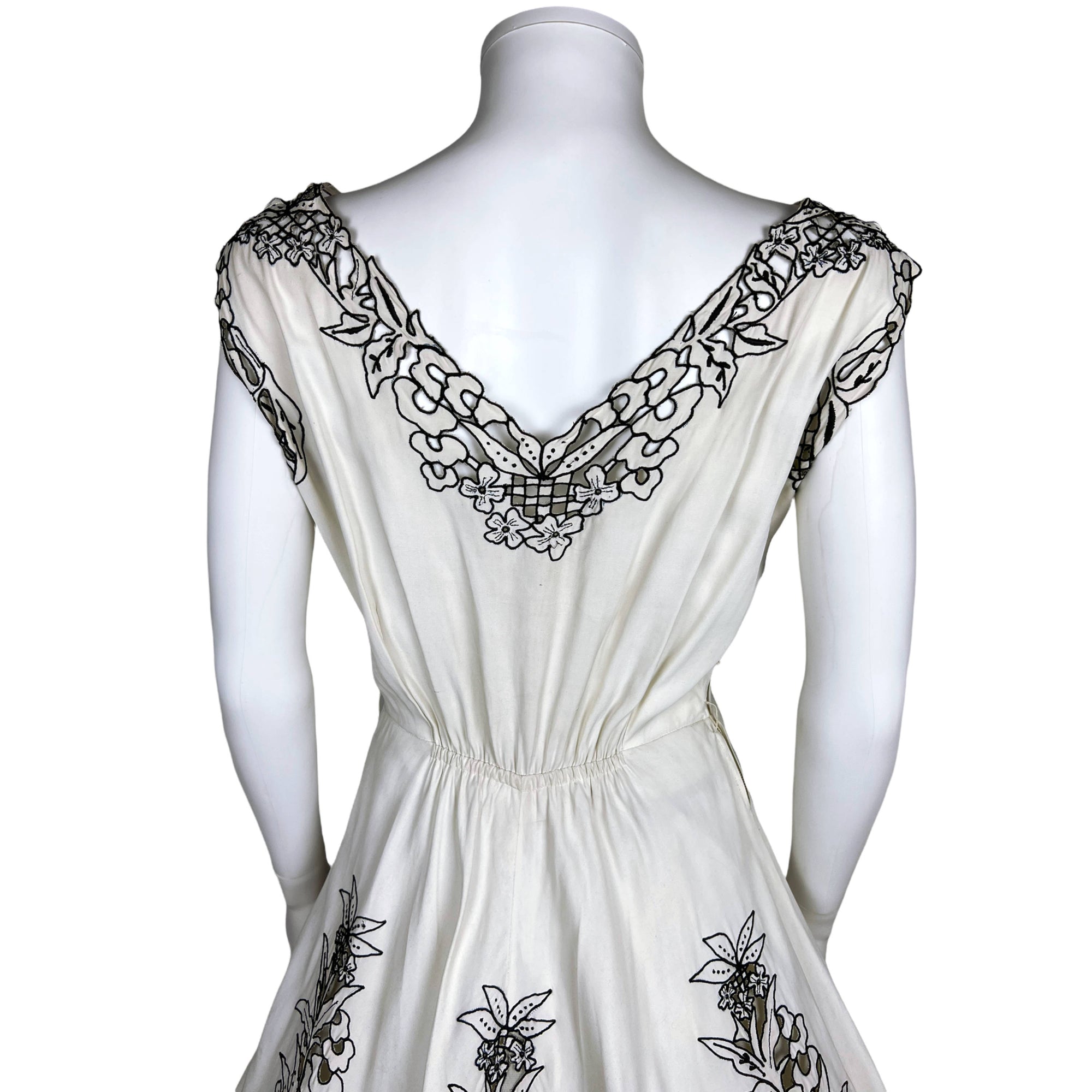 Vintage 1950s Dress White with Black Outlined Cutwork Size M