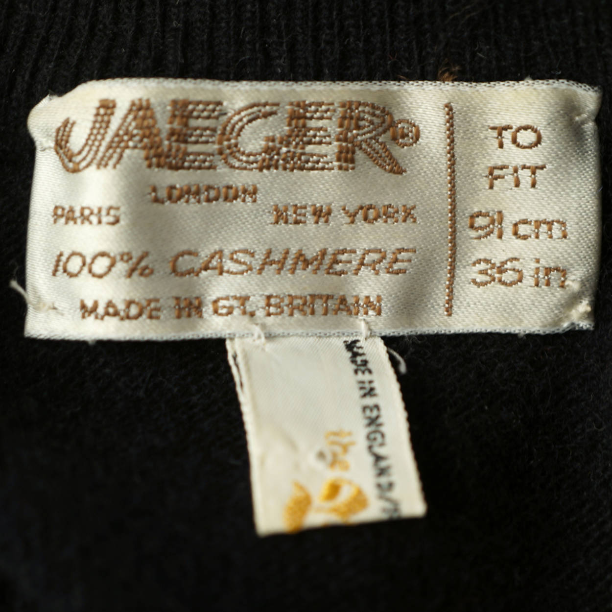 Vintage 1970s Jaeger British Cashmere Pullover Sweater Vest Zig Zag Ptn Ladies M - Poppy's Vintage Clothing