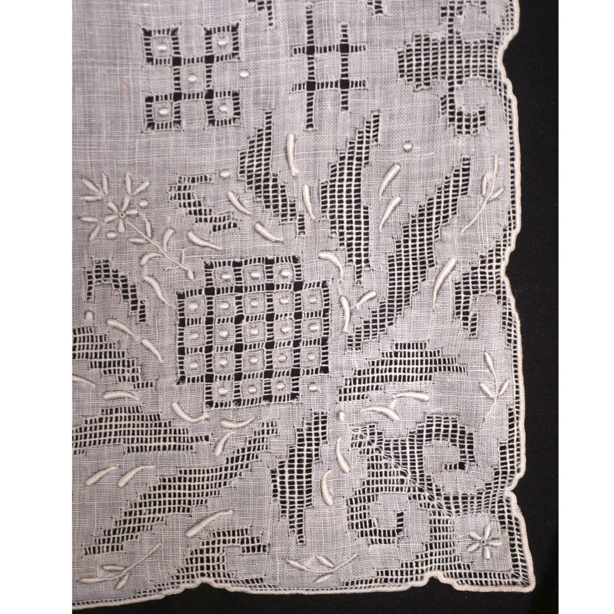 Vintage Bridal Handkerchief Embroidered Linen Wedding Hankie with Pull Work - Poppy's Vintage Clothing